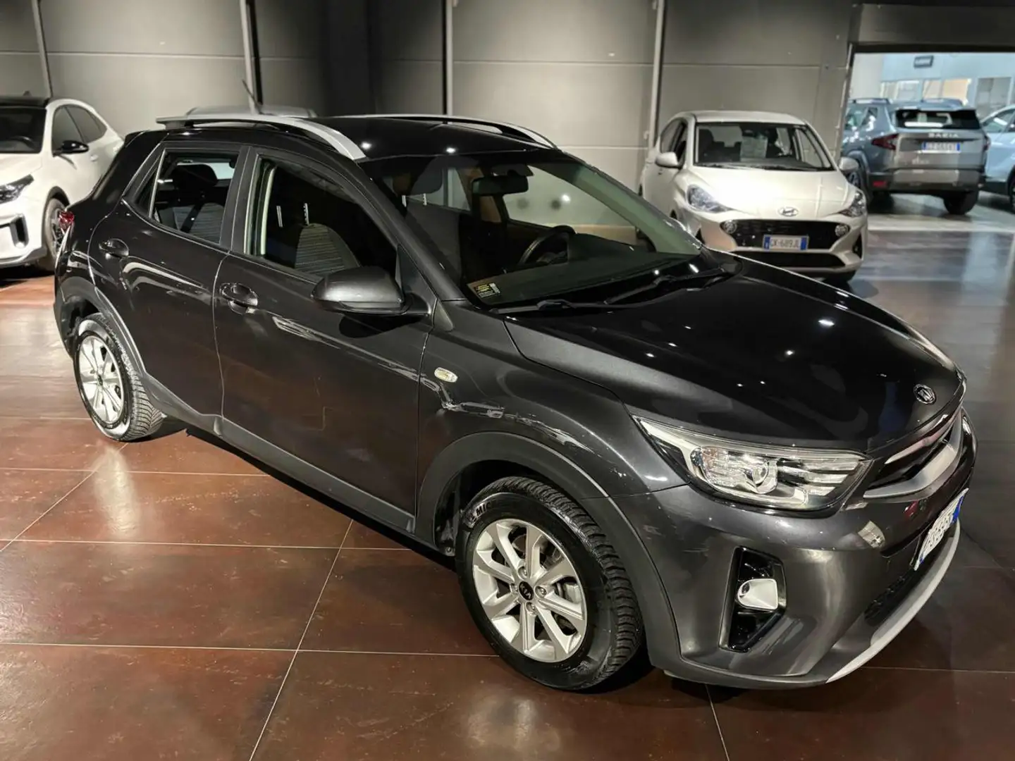 Kia Stonic 1.6 CRDi 110 CV Urban Grigio - 1