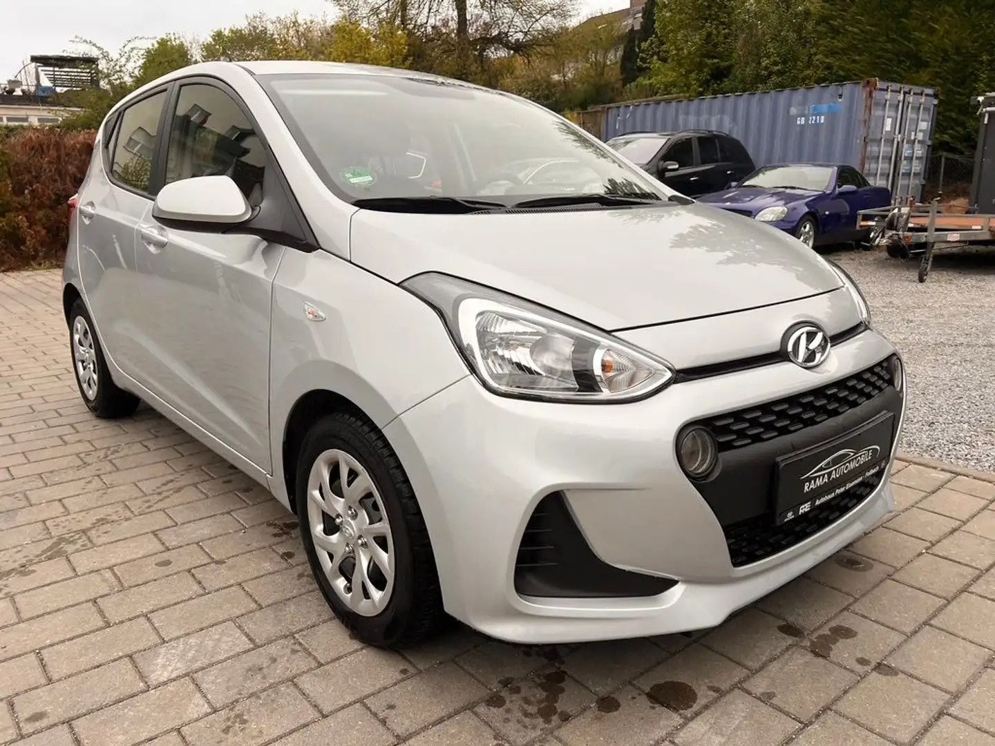 Hyundai i10 1.2 64/KW NAVI KLIMA SHZ LENKRADHEIZUNG TEMP Plateado - 1