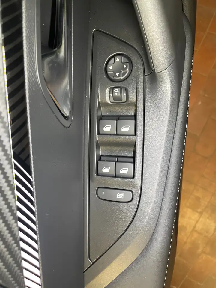 Peugeot 2008 1.2 100cv Allure+ Key Less+ Navi + Camera Ant&Post 20