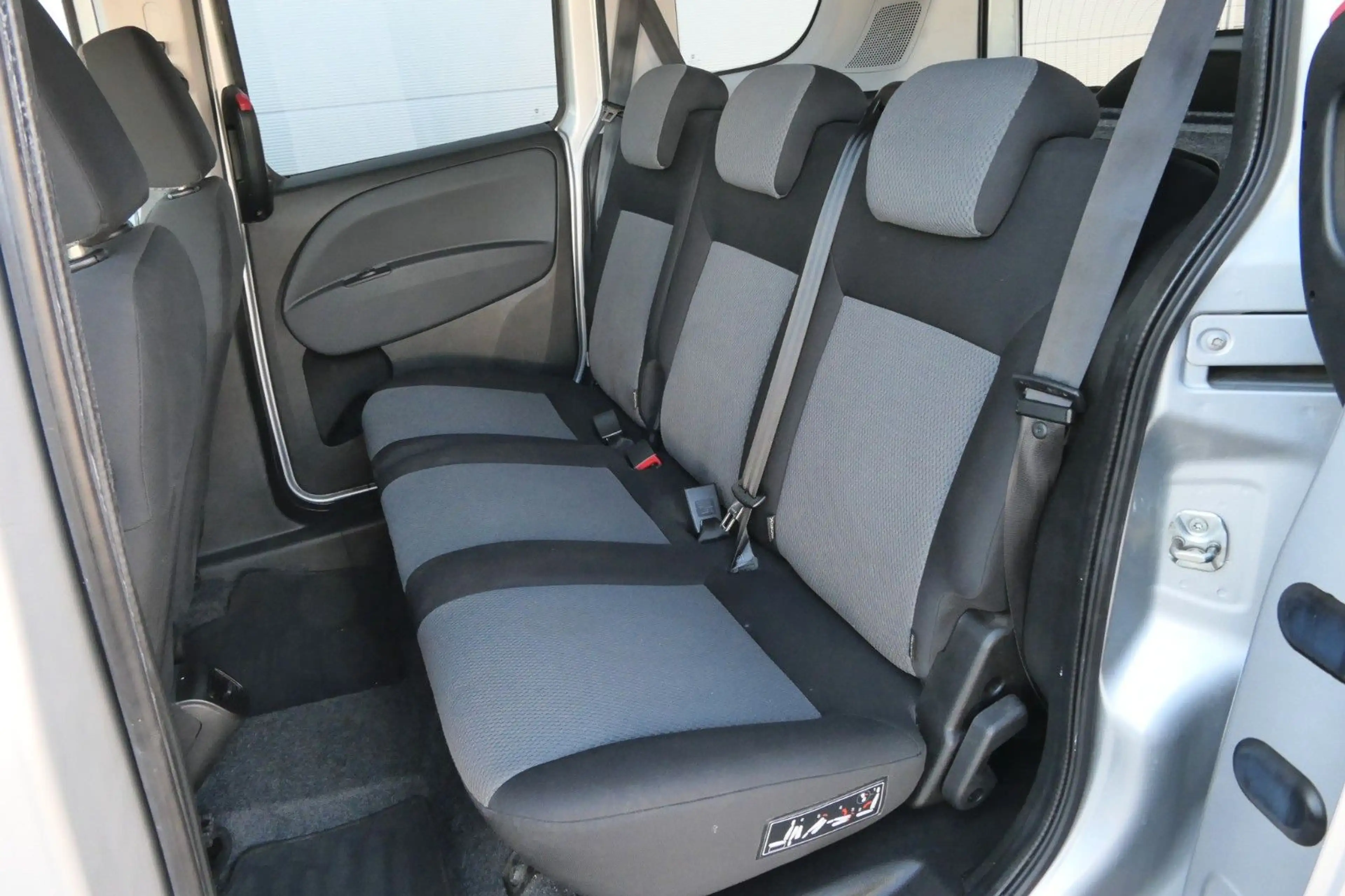 Fiat Doblo Doblò 1.4 Emotion*Sitzheizung*Klimaautomatik*PDC — photo 15