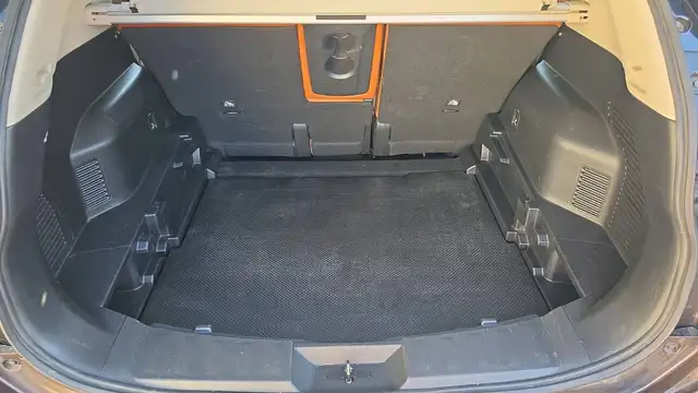Nissan X-Trail view 14