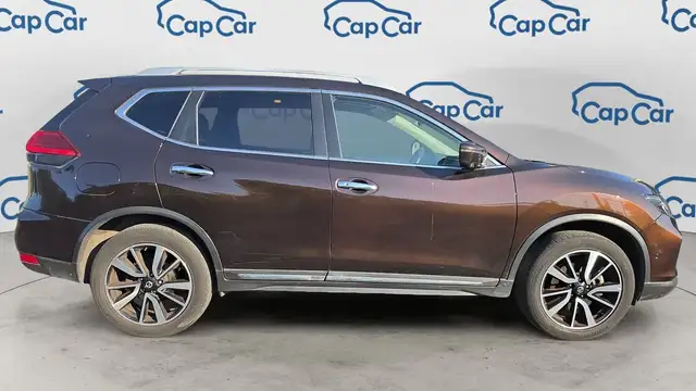 Nissan X-Trail view 4