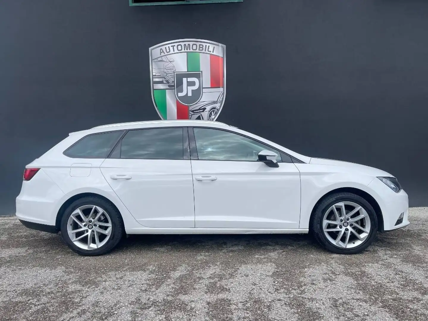 SEAT Leon Leon ST 1.2 tsi Style s&s 110cv E6 GANCIO TRAINO Bianco - 2