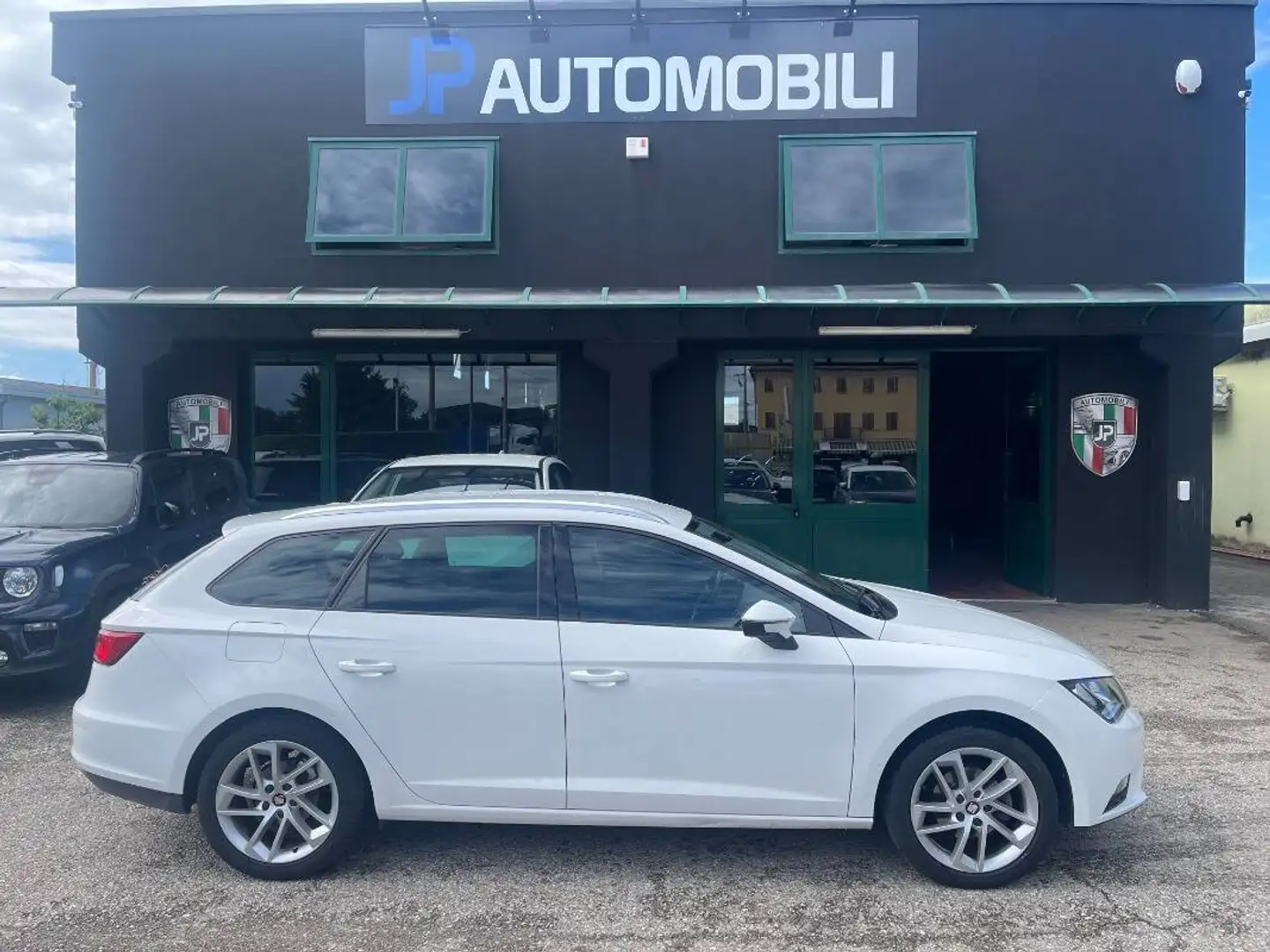 SEAT Leon Leon ST 1.2 tsi Style s&s 110cv E6 GANCIO TRAINO Bianco - 1