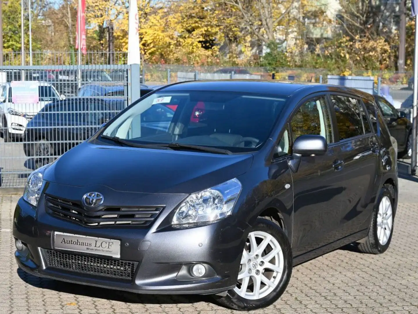 Toyota Verso 1.8 Travel NAVI AHK PDC KAMERA Grau - 2