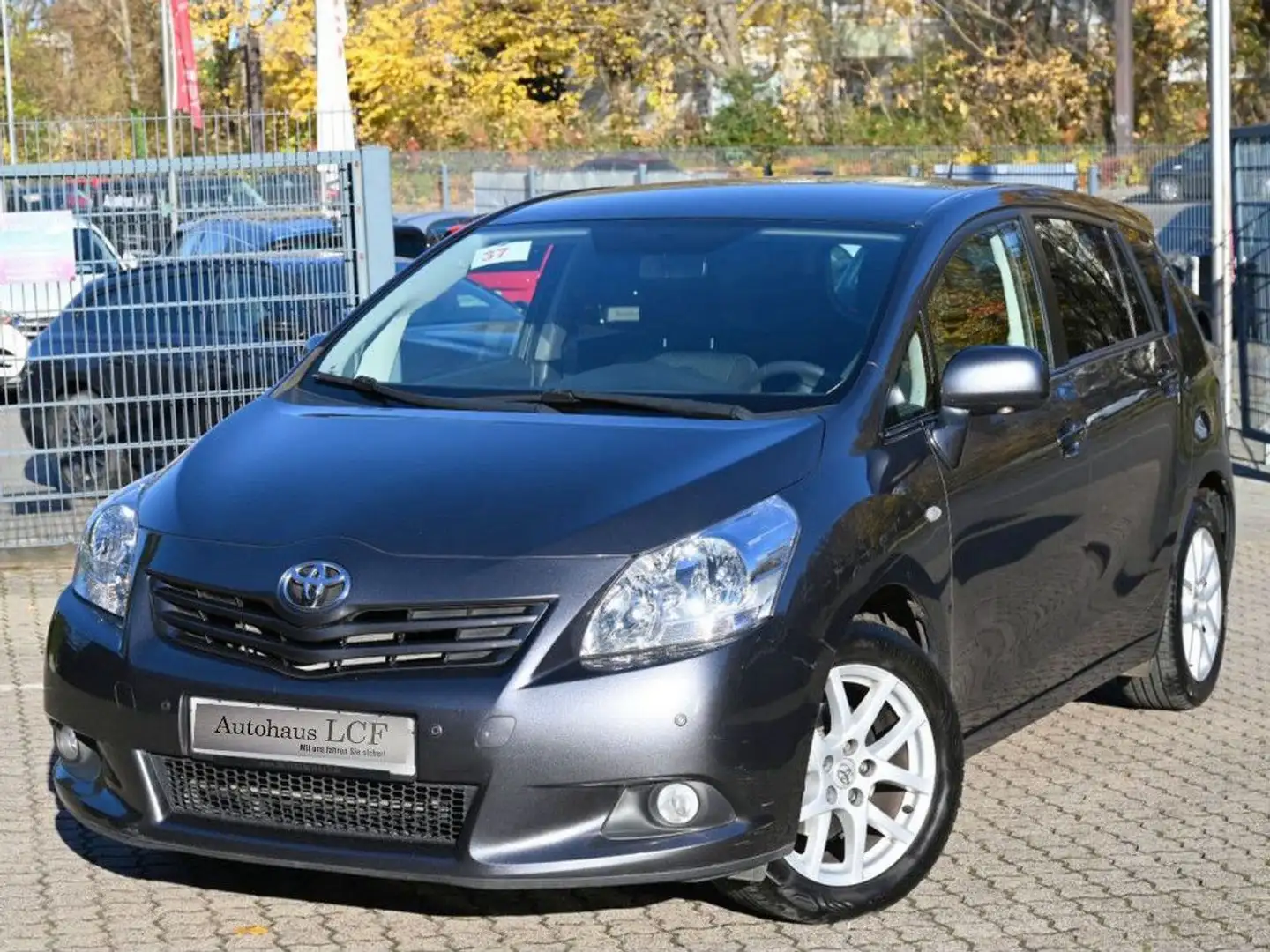Toyota Verso 1.8 Travel NAVI AHK PDC KAMERA Grau - 1