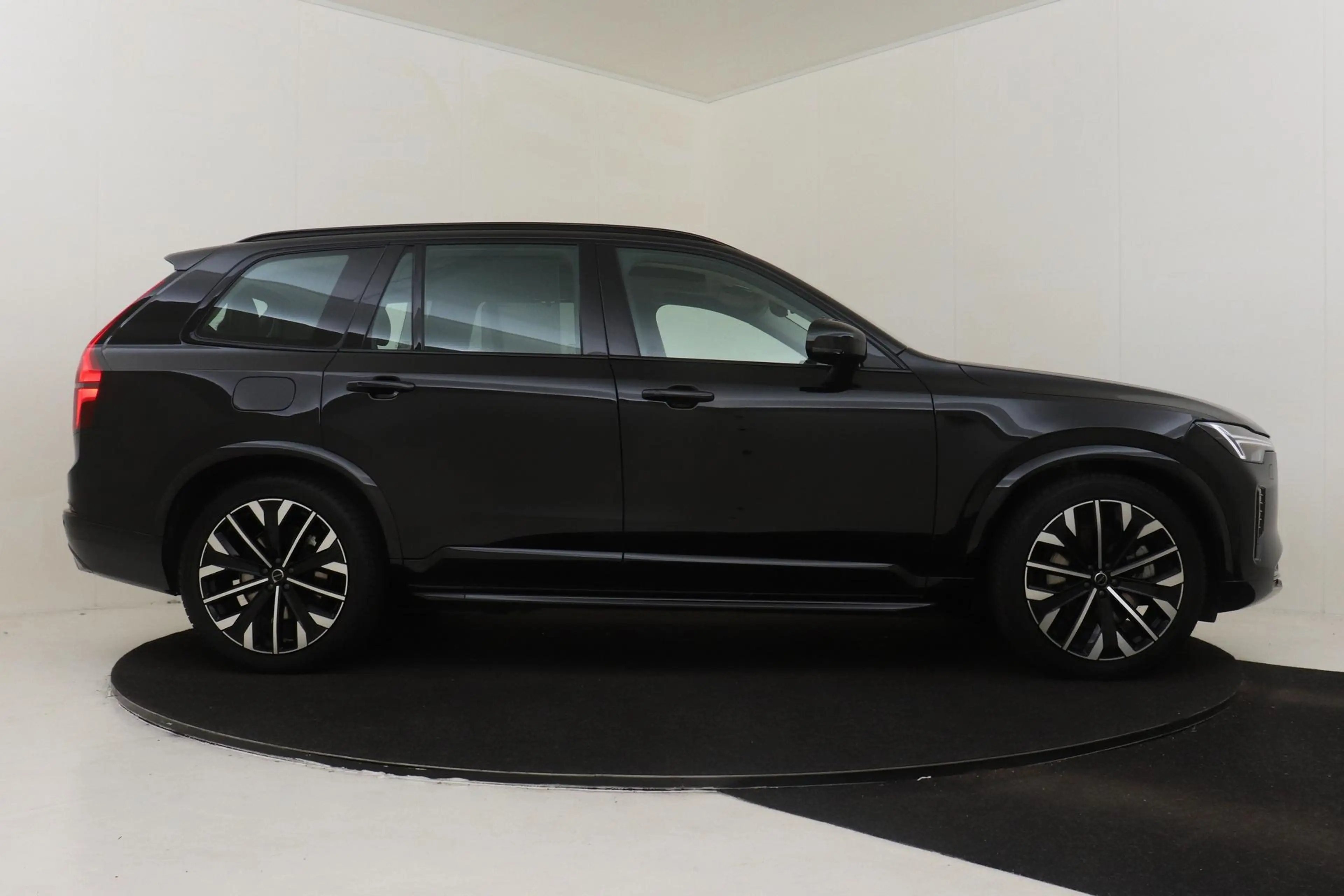 Volvo XC90 II T8 PLUG-IN HYBRID AWD ULTRA DARK *FULL OPTIONS! — photo 13
