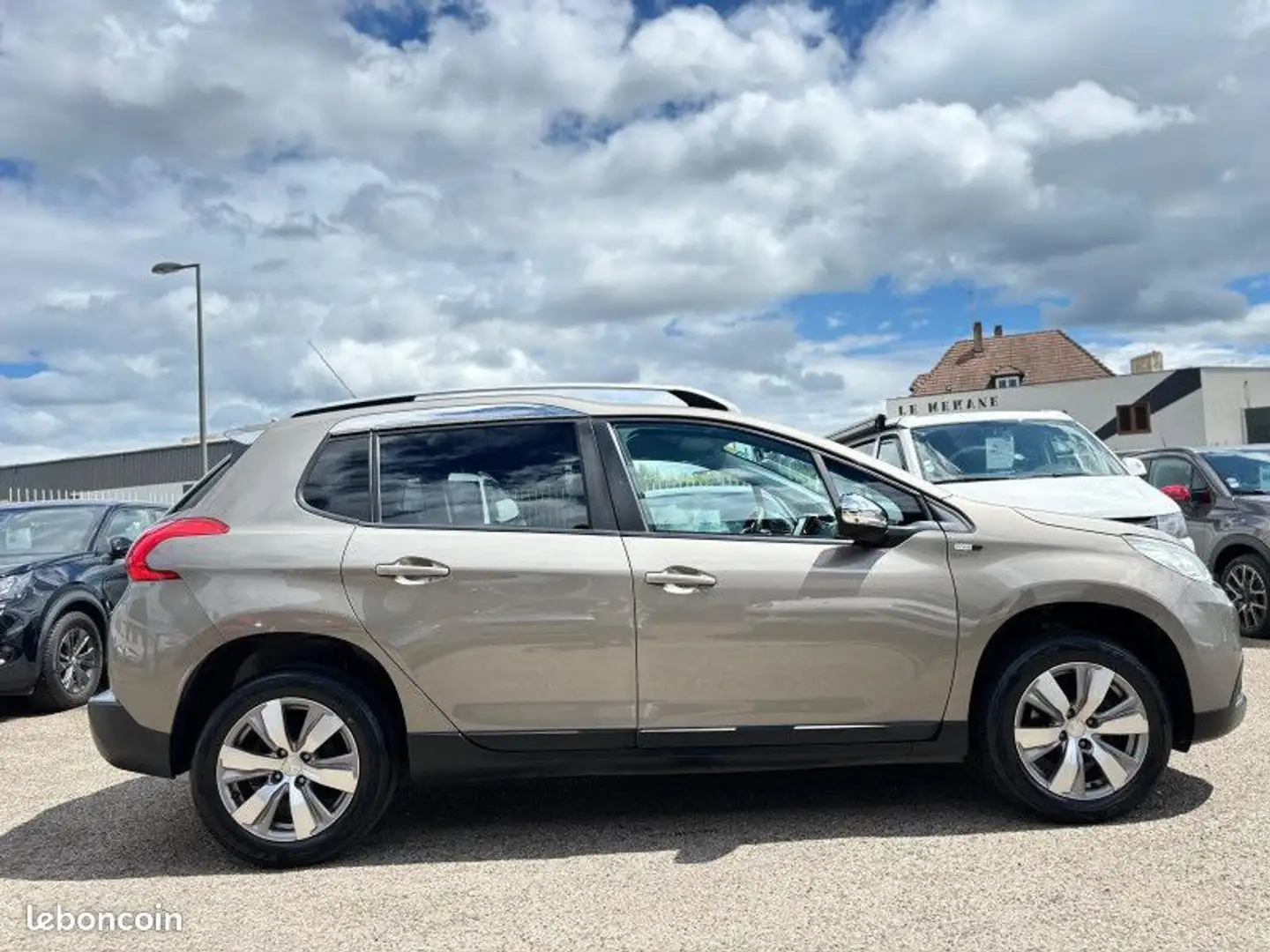 Peugeot 2008 1.2 PURETECH STYLE - 2