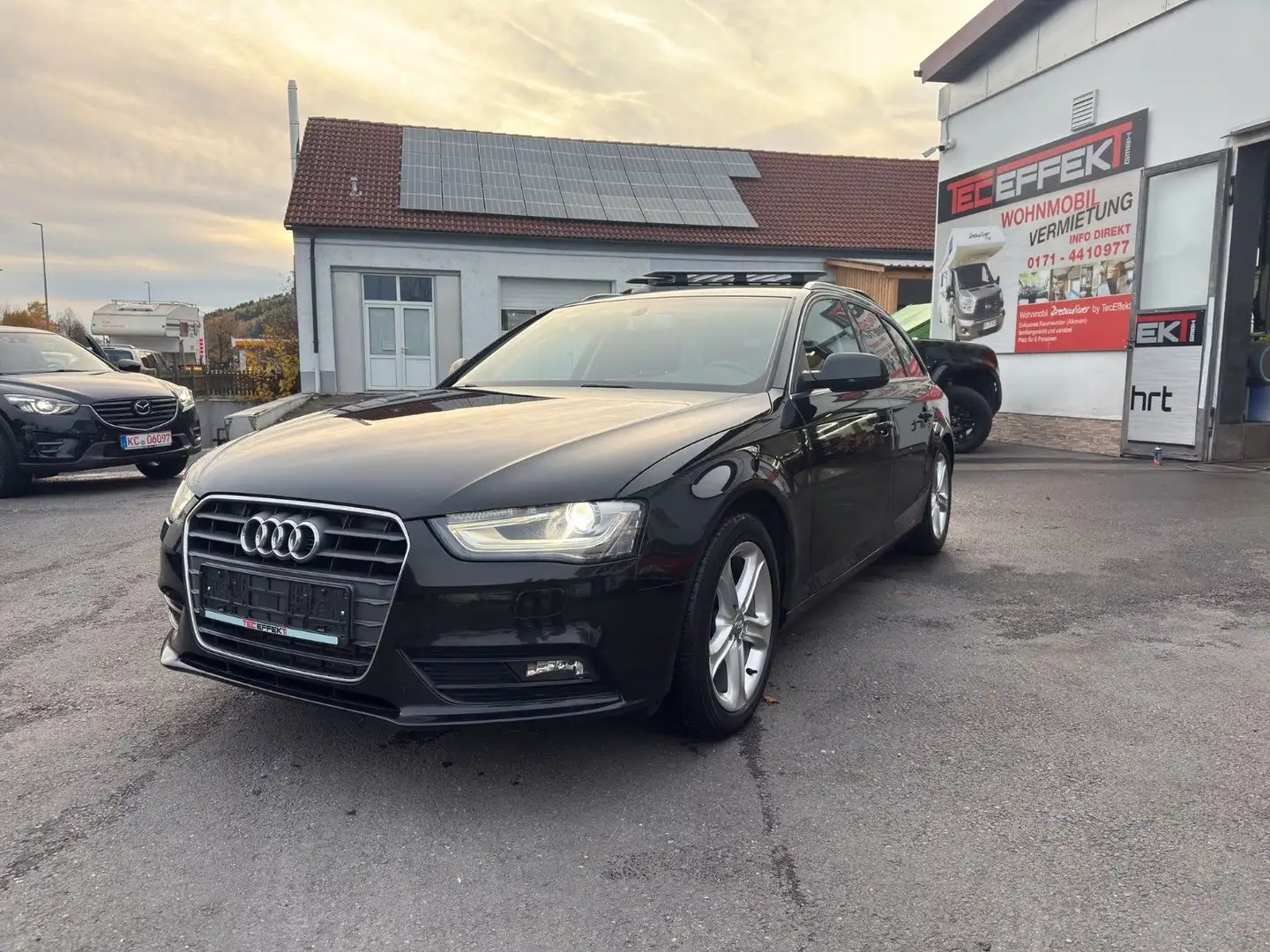 Audi A4 Avant Attraction Schwarz - 1