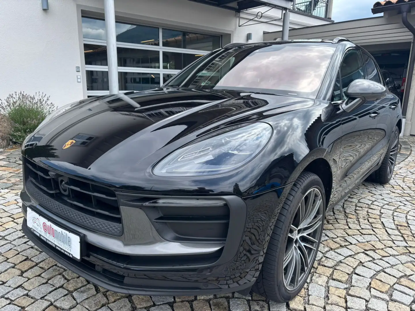 Porsche Macan T Luft|PDC|Nav|StzHzg|Pano|Bose|NP96.000€! Schwarz - 1