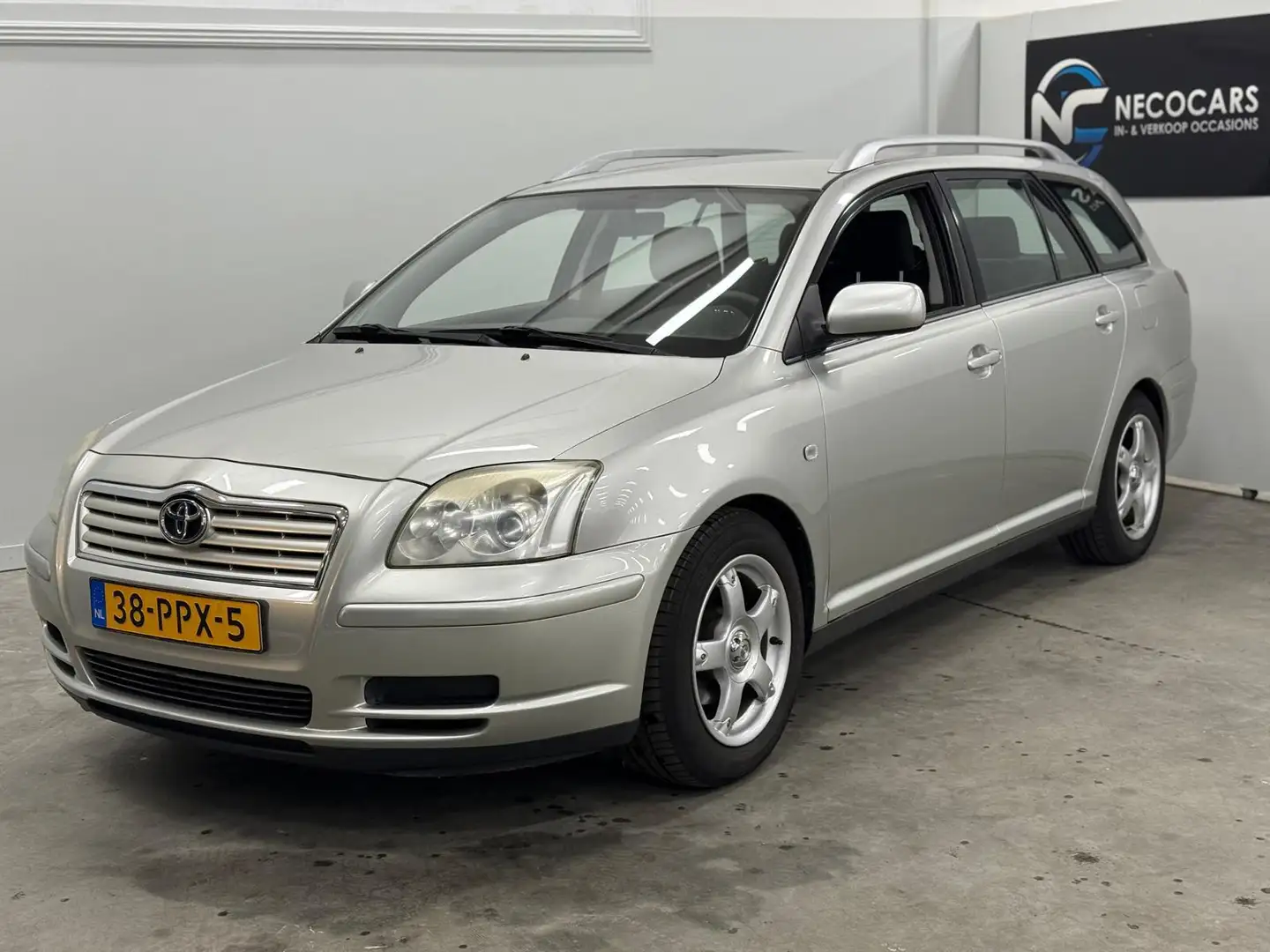 Toyota Avensis Wagon 1.8 VVTi Linea Terra / NAP / NETTE AUTO / RI Grau - 2