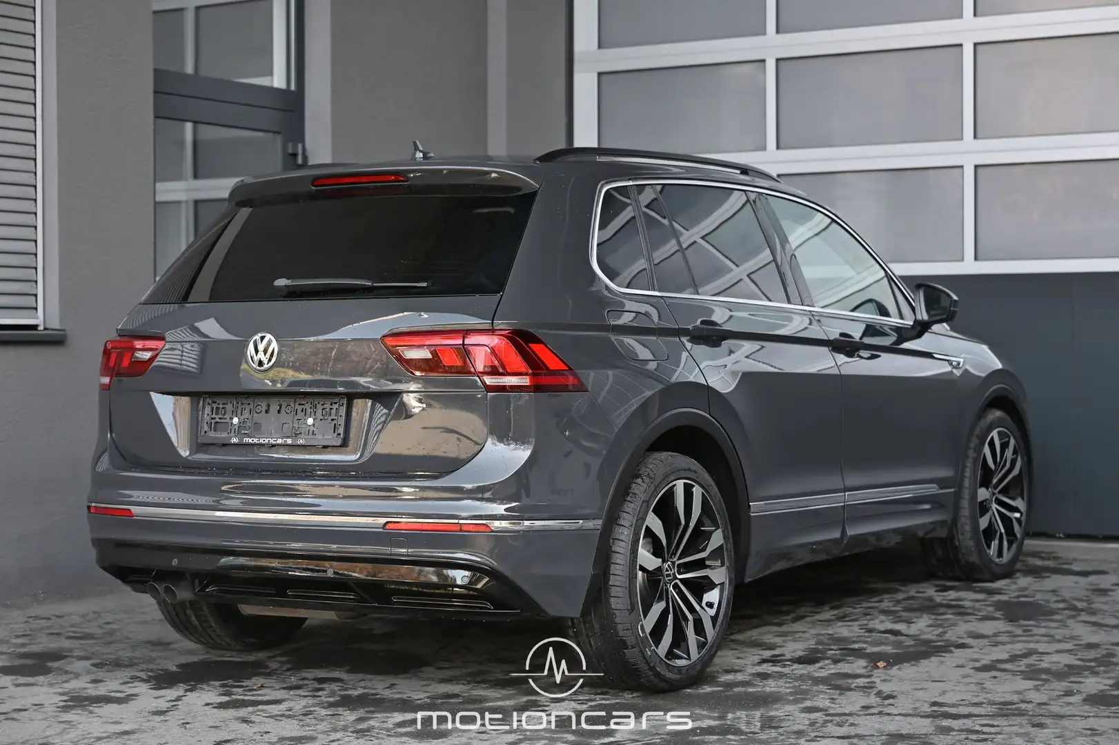 Volkswagen Tiguan 2.0 TDI BMT R-Line 4Motion Pickerl NEU Grau - 2