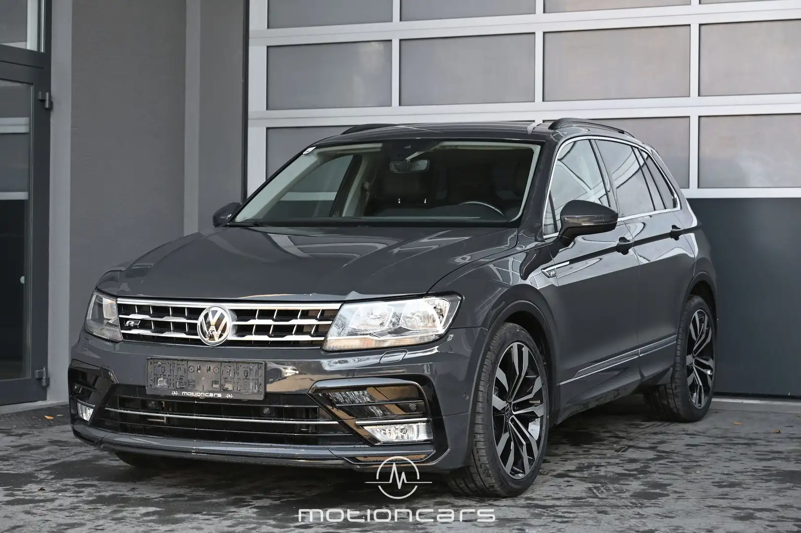 Volkswagen Tiguan 2.0 TDI BMT R-Line 4Motion Grau - 1