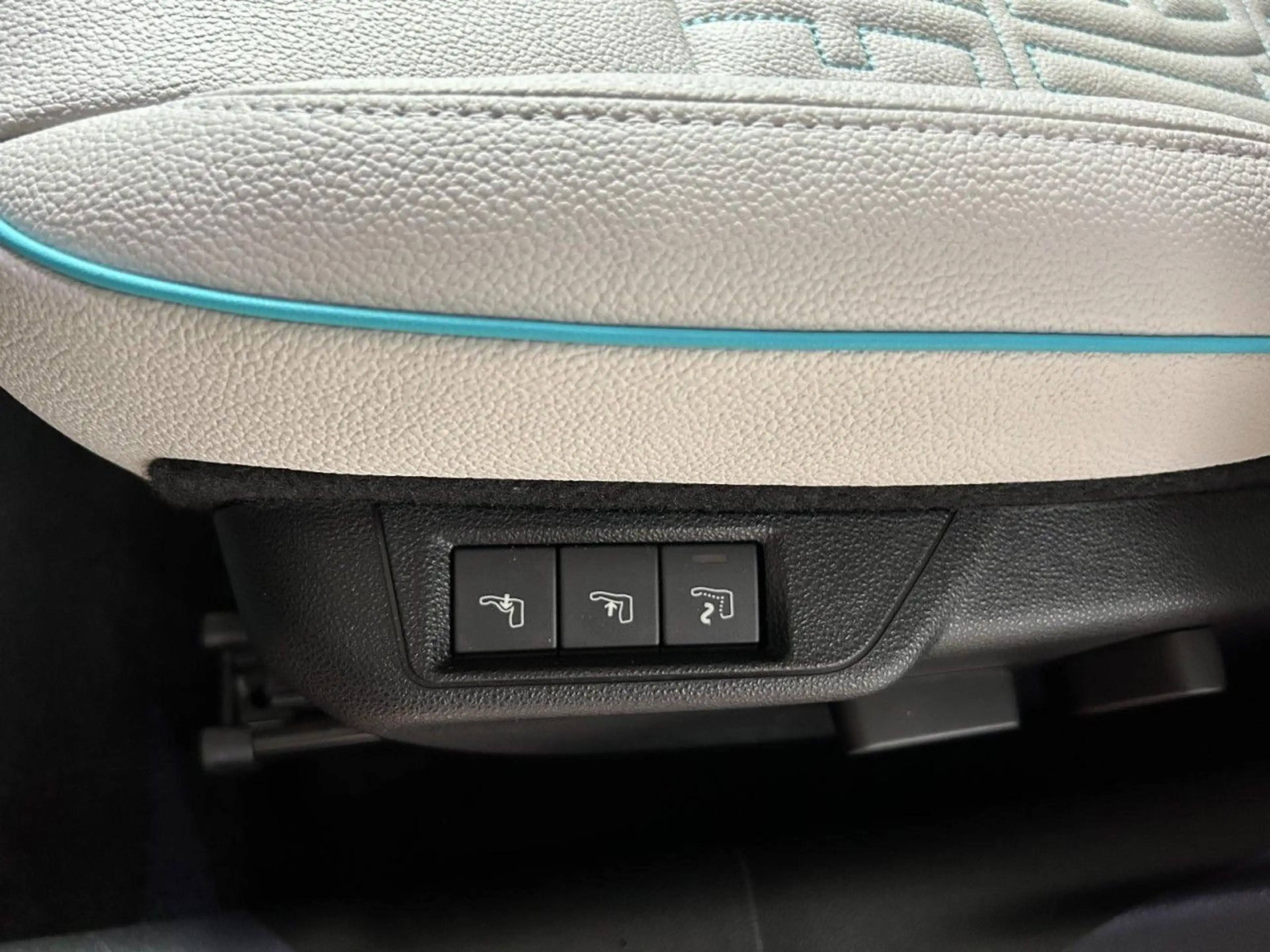 Fiat 600e 54kwh 156PS La Prima*Voll-LED/Kamera/NAVI* — photo 11