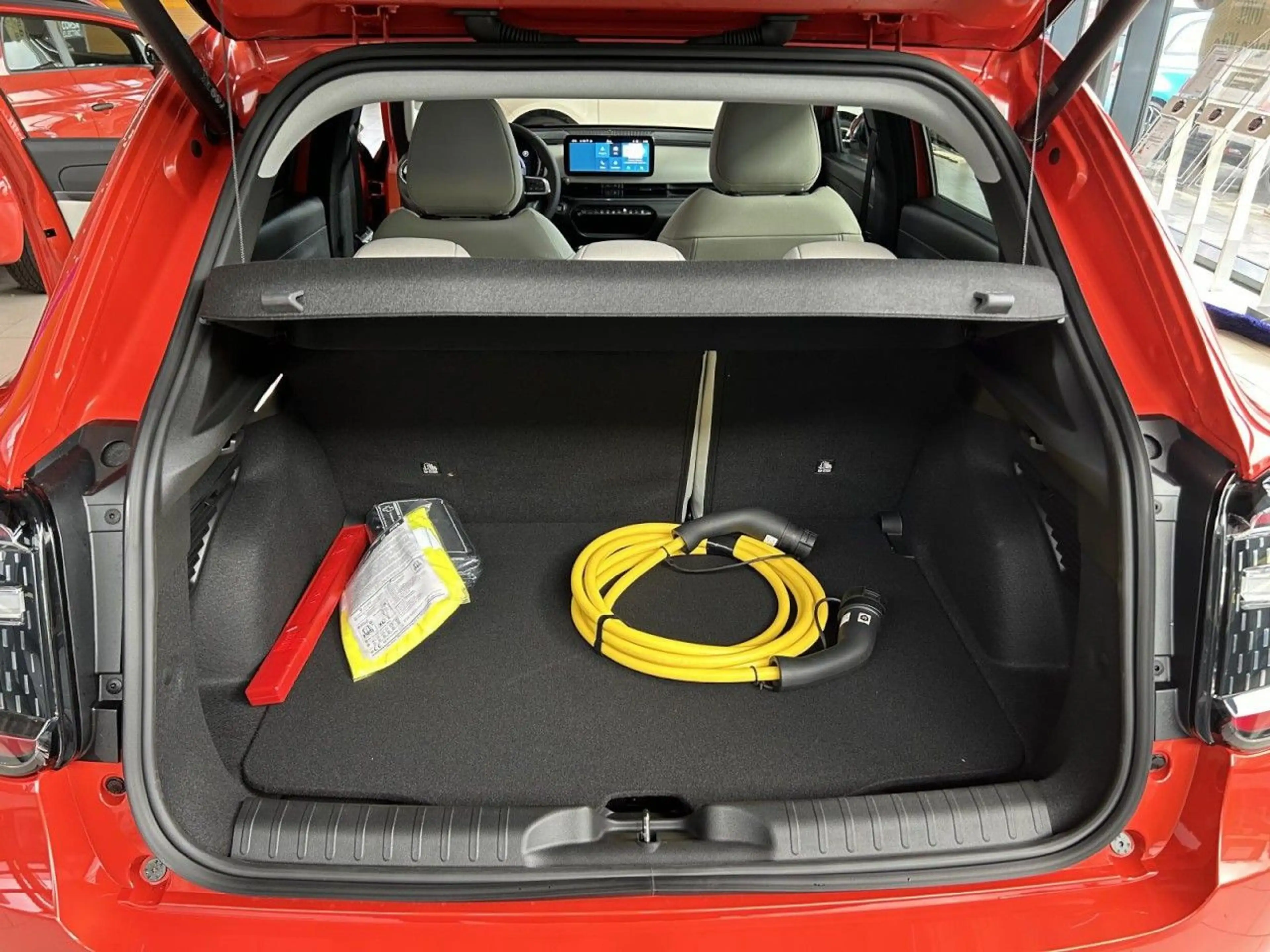 Fiat 600e 54kwh 156PS La Prima*Voll-LED/Kamera/NAVI* — photo 7