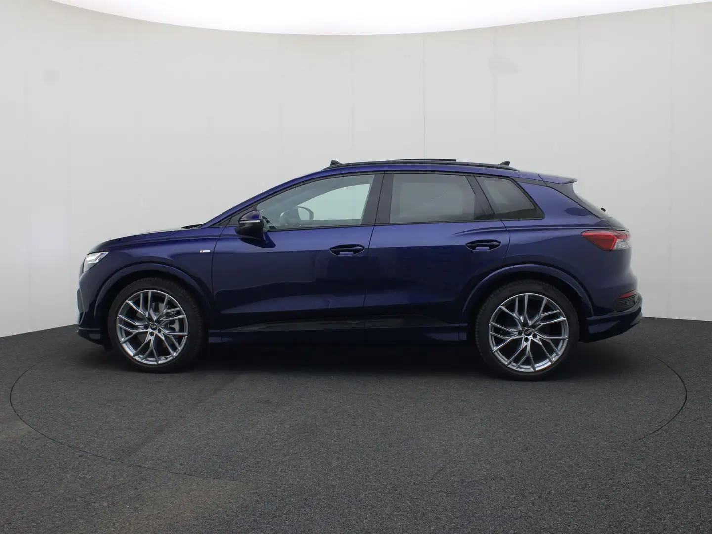 Audi Q4 e-tron S Edition e-tron 45 210kW/286pk 82Kwh Hatchback El Blauw - 2