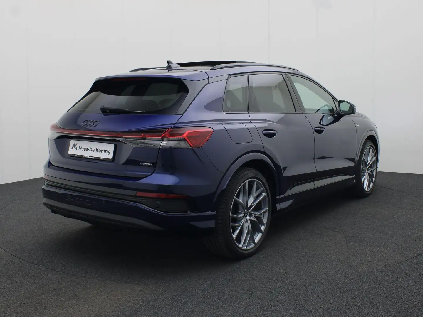 Audi Q4 e-tron 45 S Edition 286 PK Panoramadak - Comfortpakket pl Blauw - 2