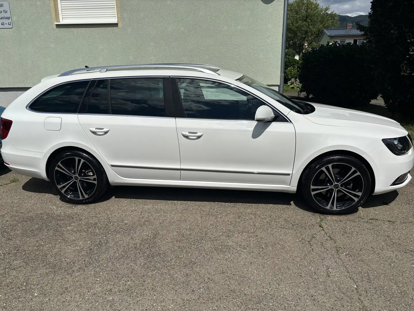 Skoda Superb Combi Ambition 2,0 TDI 4x4 Green tec DSG Weiß - 2