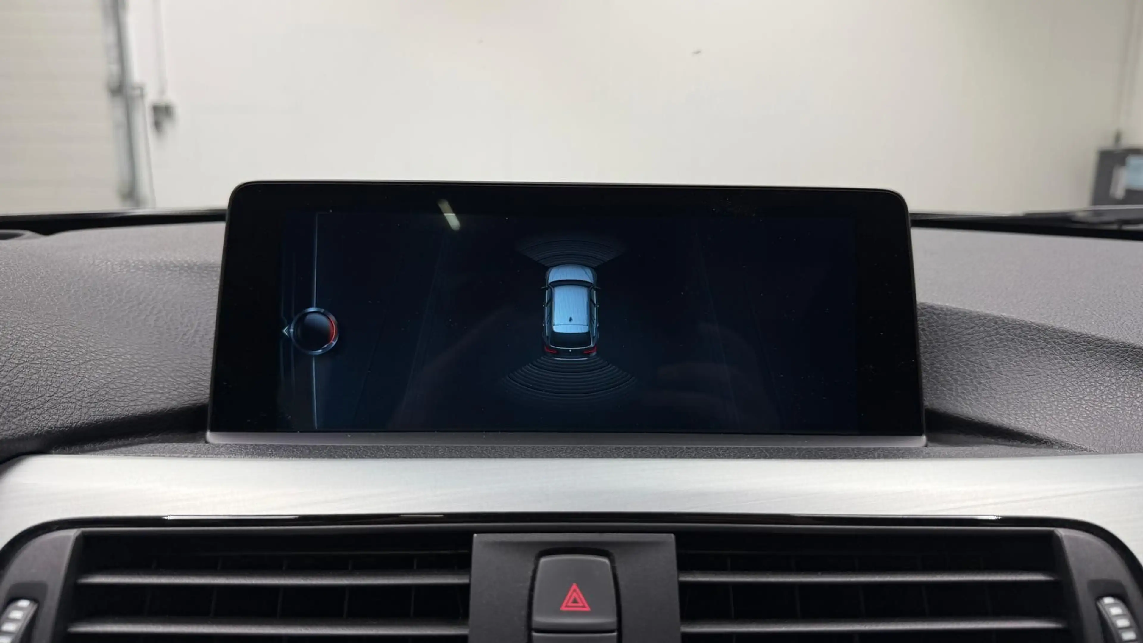 BMW 335 d Touring xDrive LED/Nav/Pano/HUD/AHK/SHZ/PDC — photo 14