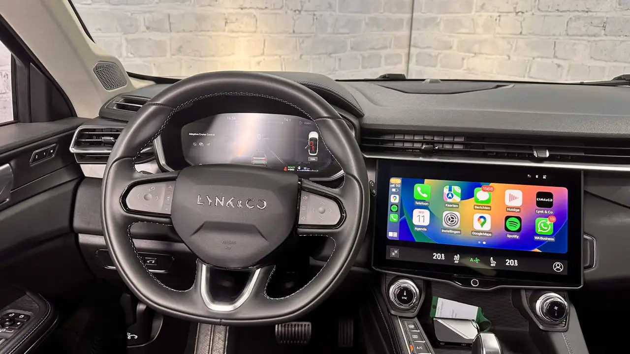 Lynk & Co 01 1.5 Pano / Carplay / ACC / 6.6KWH / Infinty 26