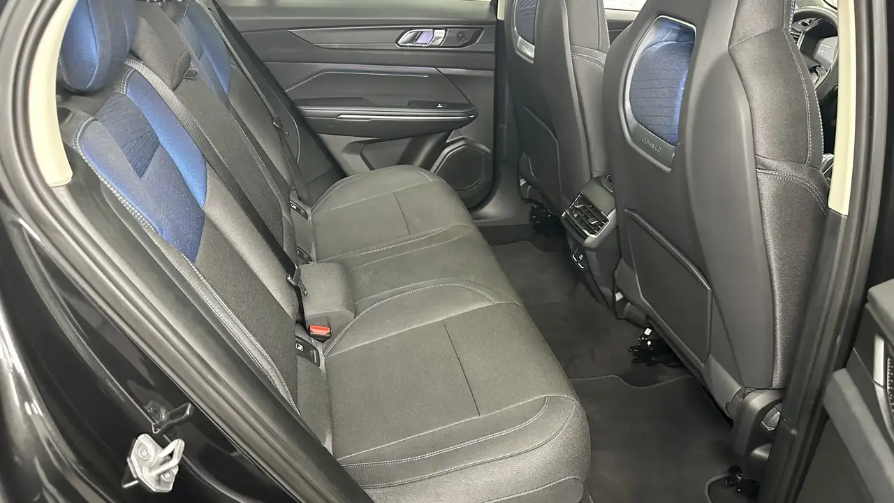 Lynk & Co 01 1.5 Pano / Carplay / ACC / 6.6KWH / Infinty 33
