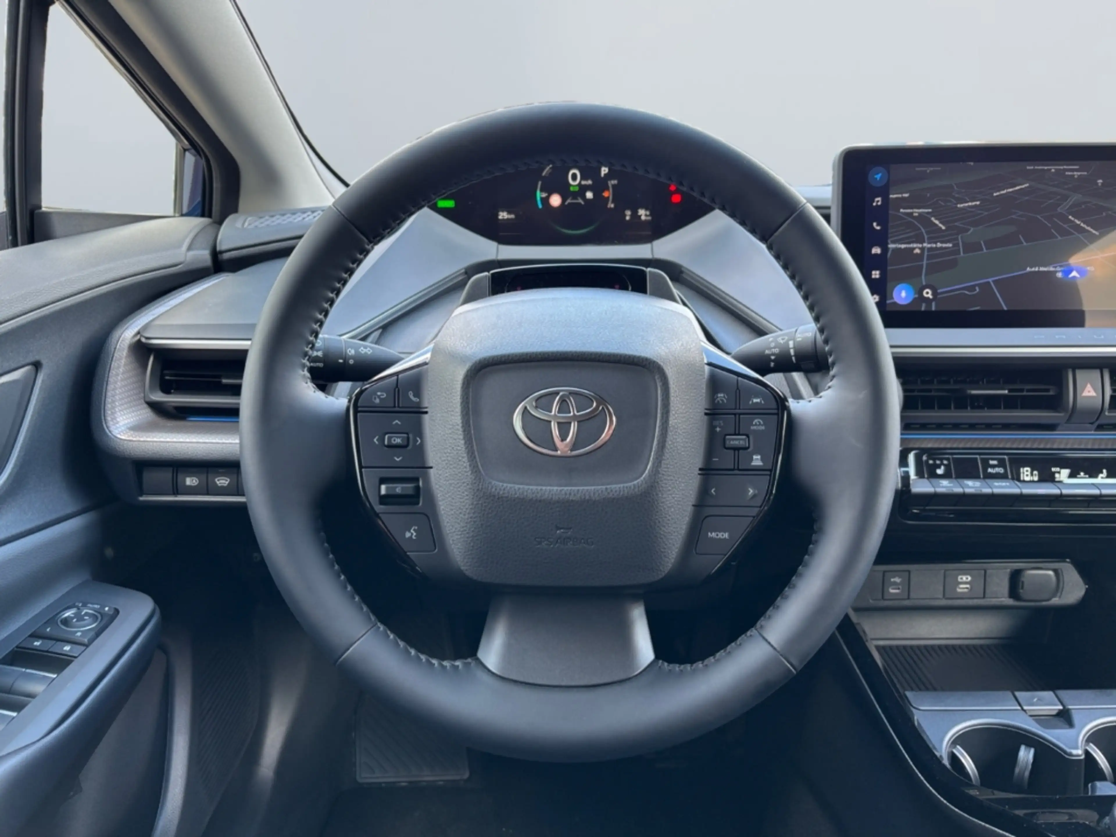 Toyota Prius Plug-in Hybrid Executive — photo 11