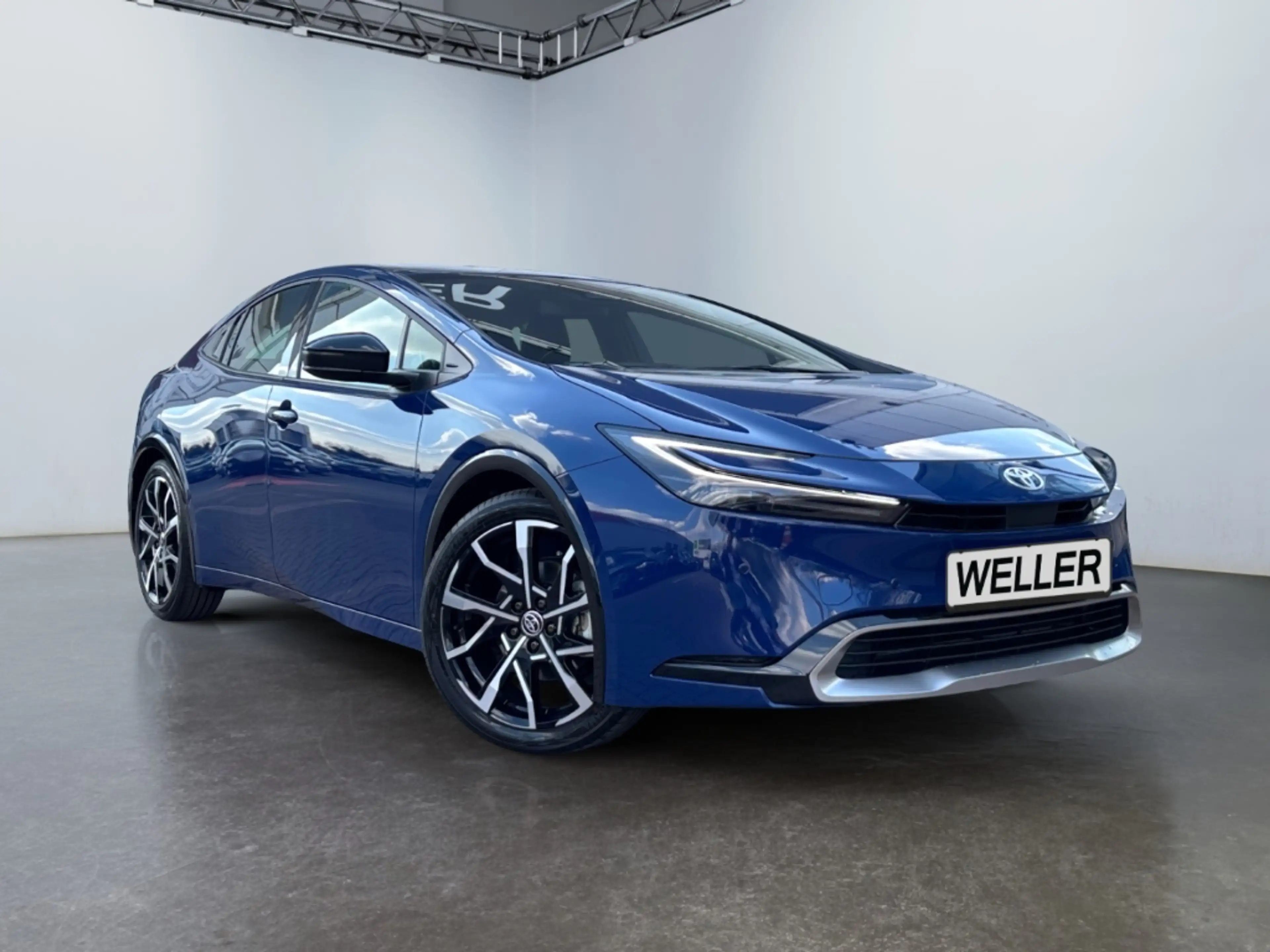 Toyota Prius Plug-in Hybrid Executive — photo 3