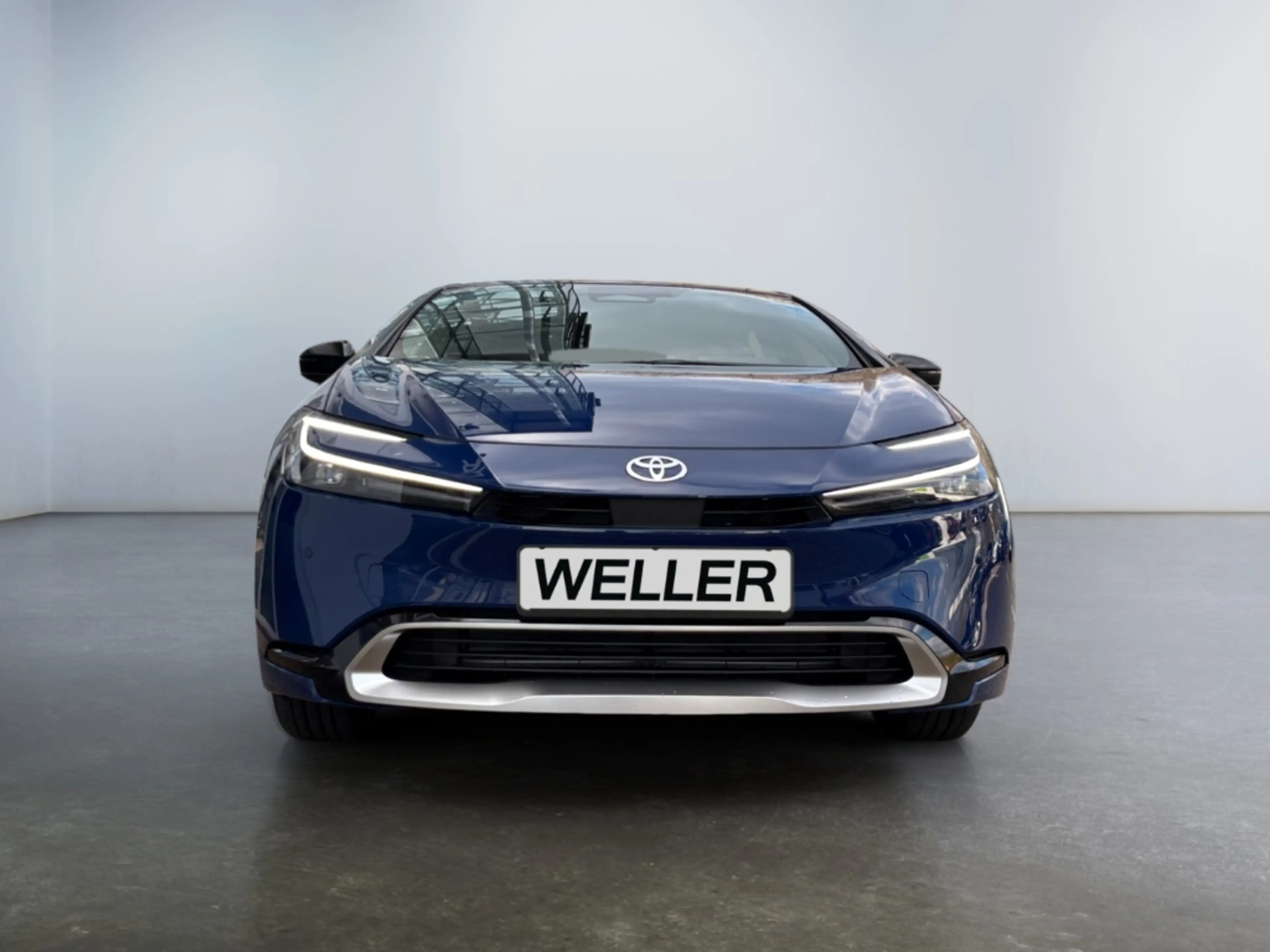 Toyota Prius Plug-in Hybrid Executive — photo 2