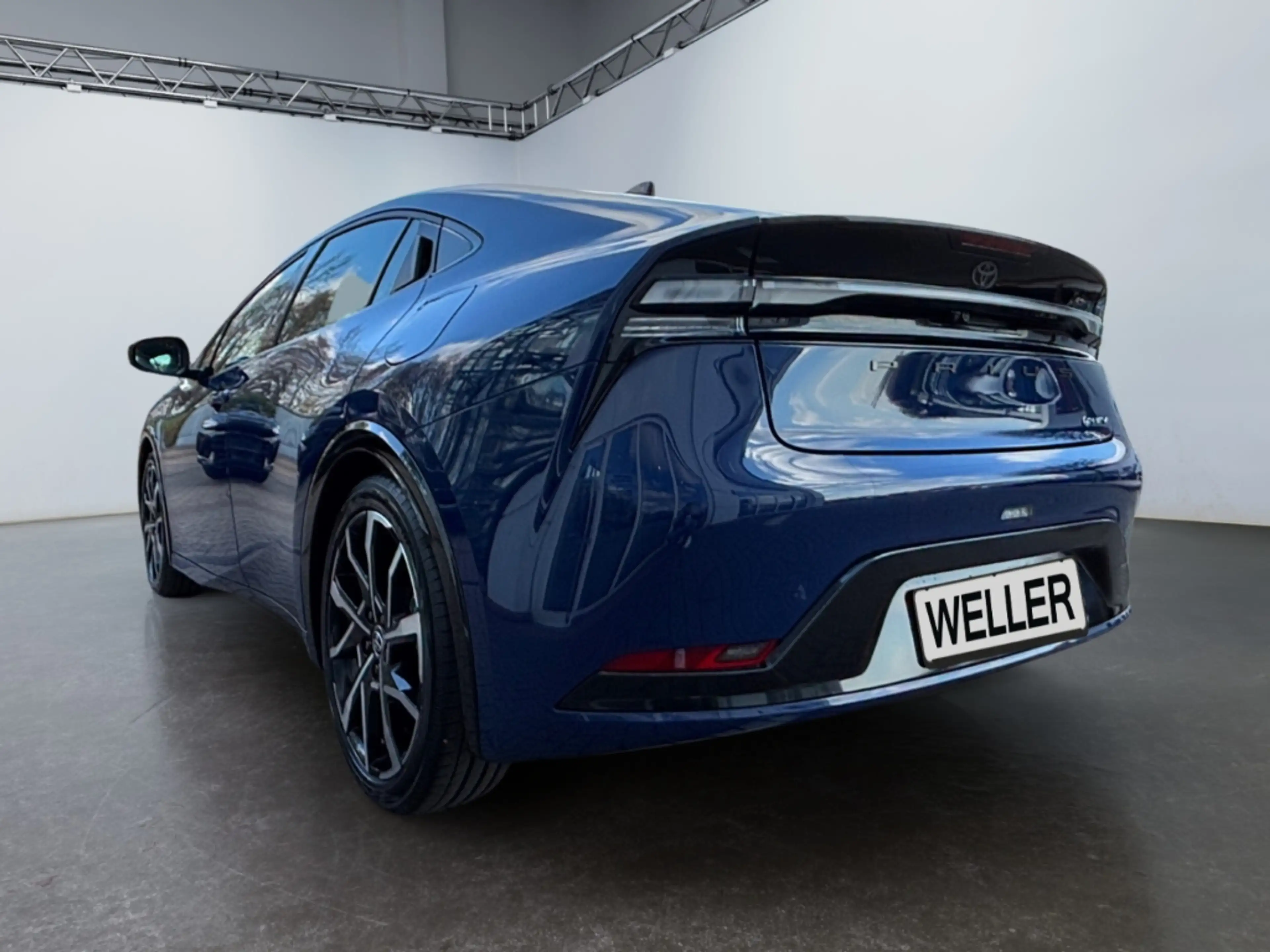 Toyota Prius Plug-in Hybrid Executive — photo 7