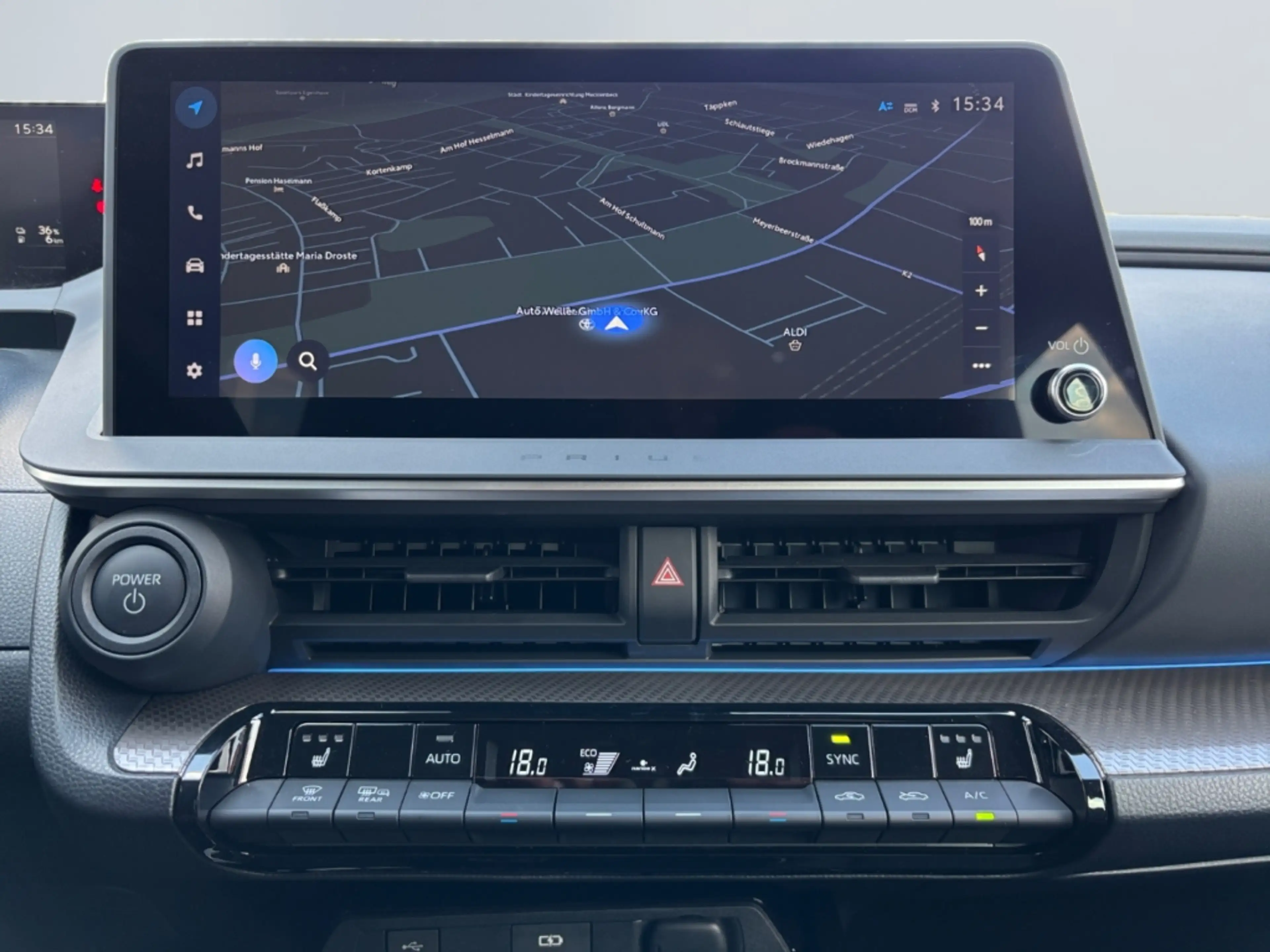 Toyota Prius Plug-in Hybrid Executive — photo 14