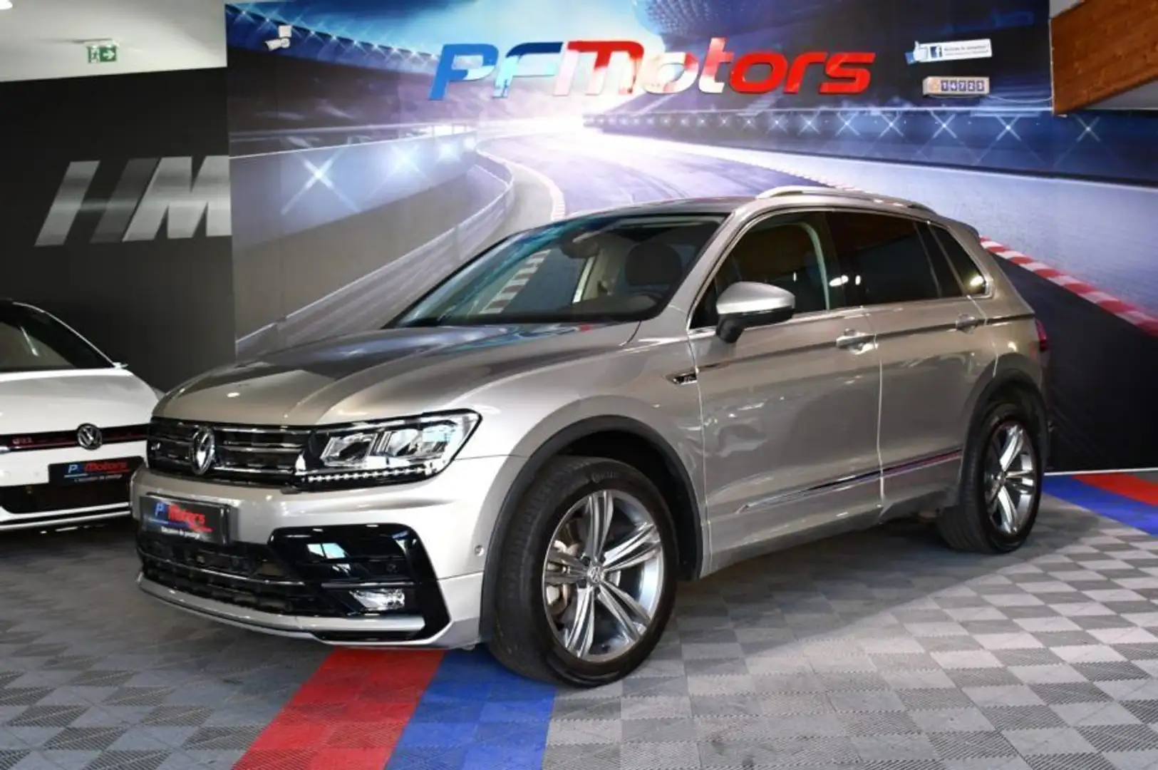 Volkswagen Tiguan R-Line Carat 2.0 TSI 190 DSG 4Motion GPS Virtual C Gris - 1