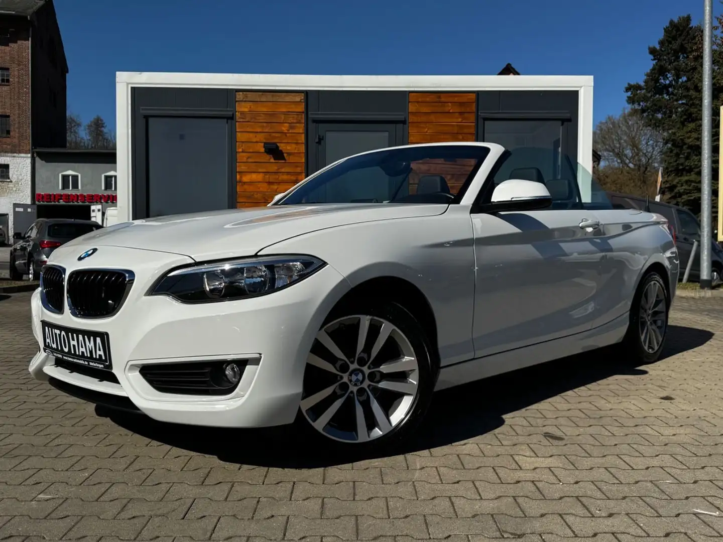 BMW 218 i Cabrio *NAVI*SHZ*LEDER*PDC*ALPIN*GEPFLEGT* Weiß - 1