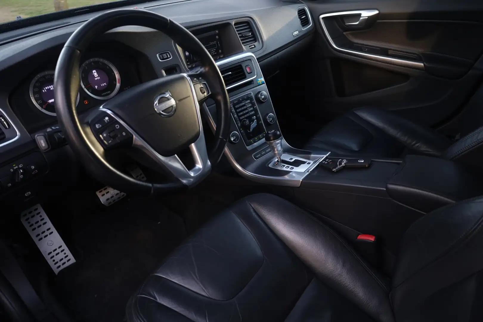 Volvo S60 3.0 T6 AWD Momentum Aut. | Heico Uitvoering | Pano Schwarz - 2