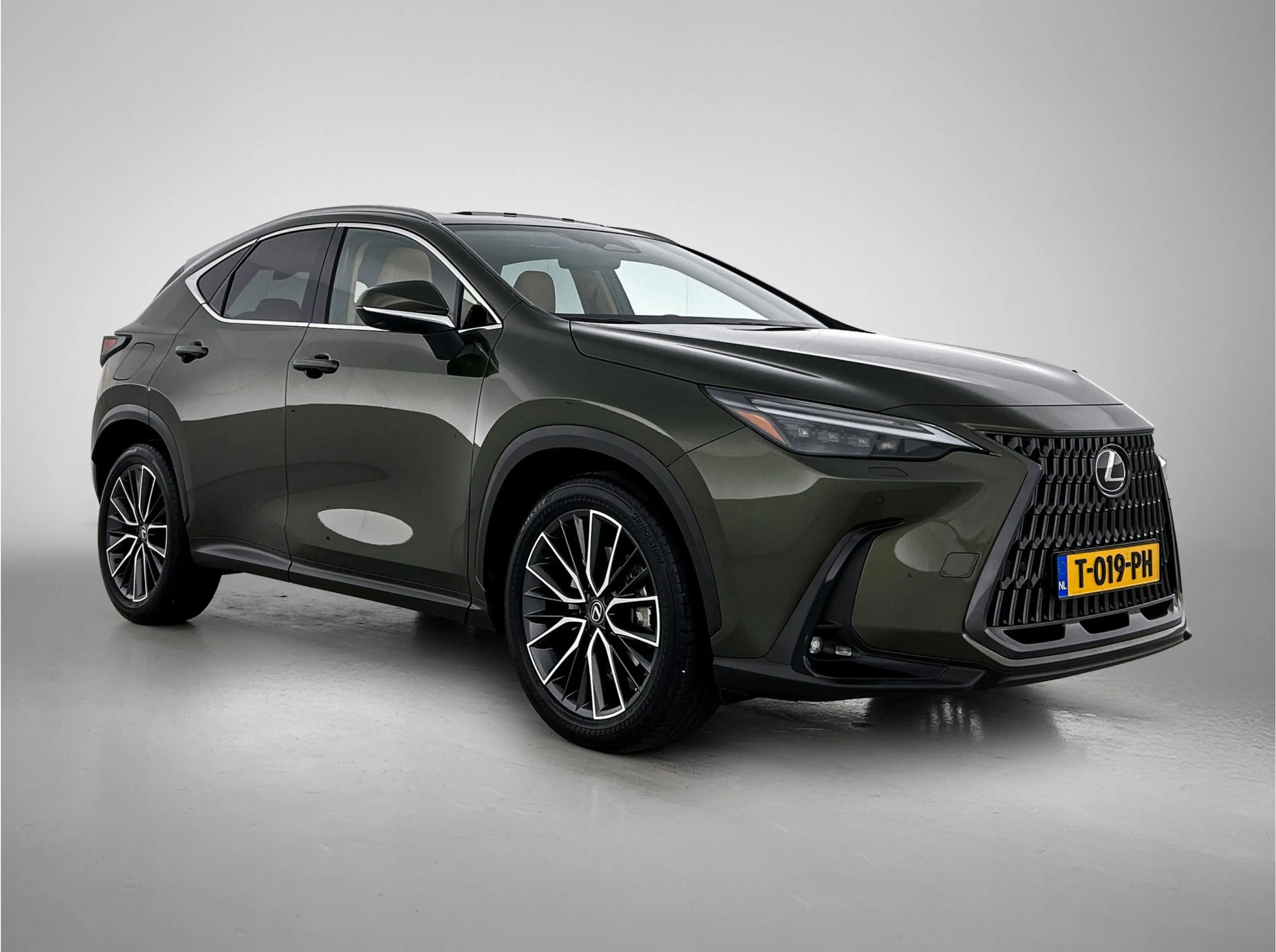 Lexus NX 450h+ AWD Executive Line — photo 14