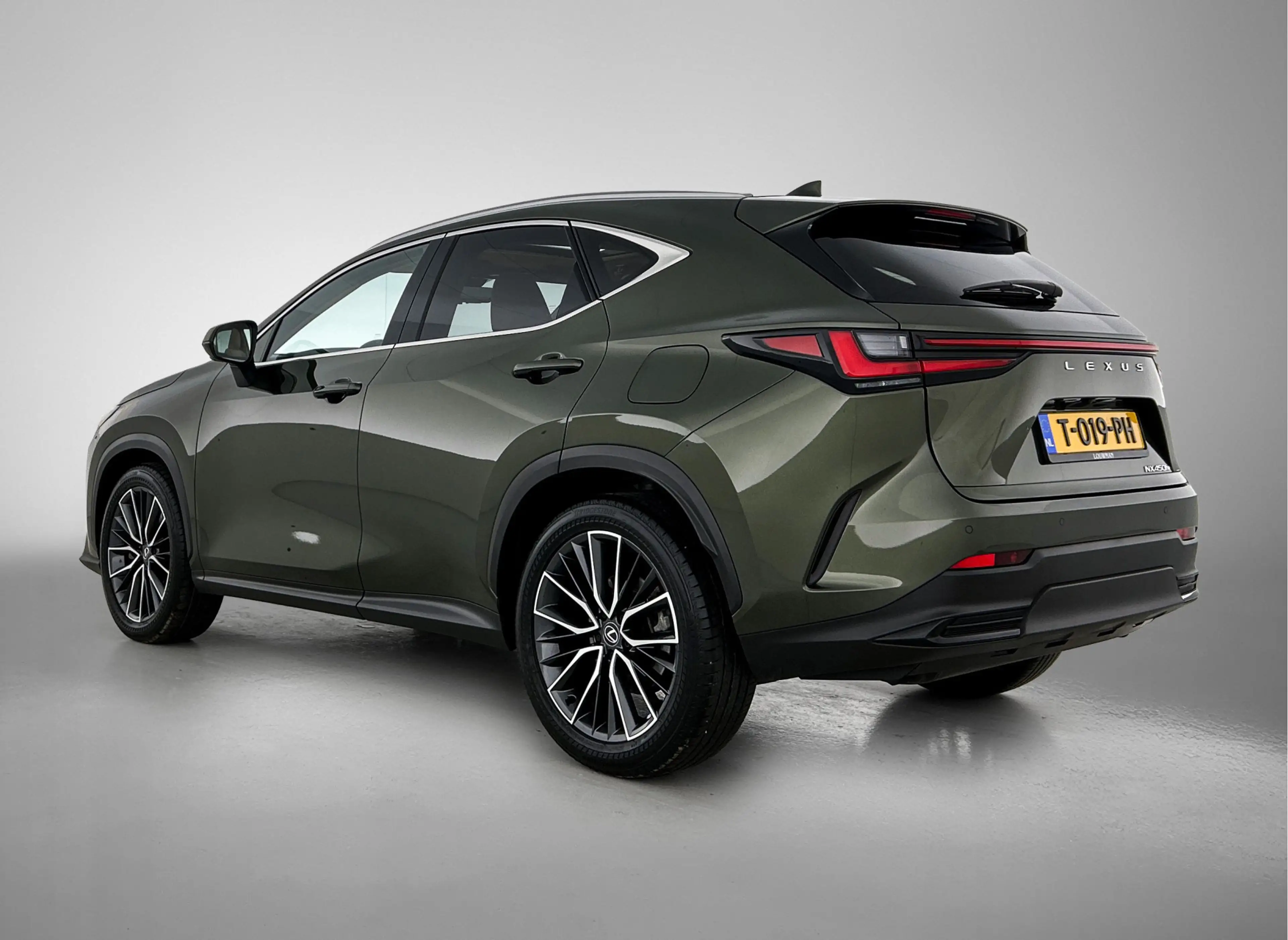 Lexus NX 450h+ AWD Executive Line — photo 15