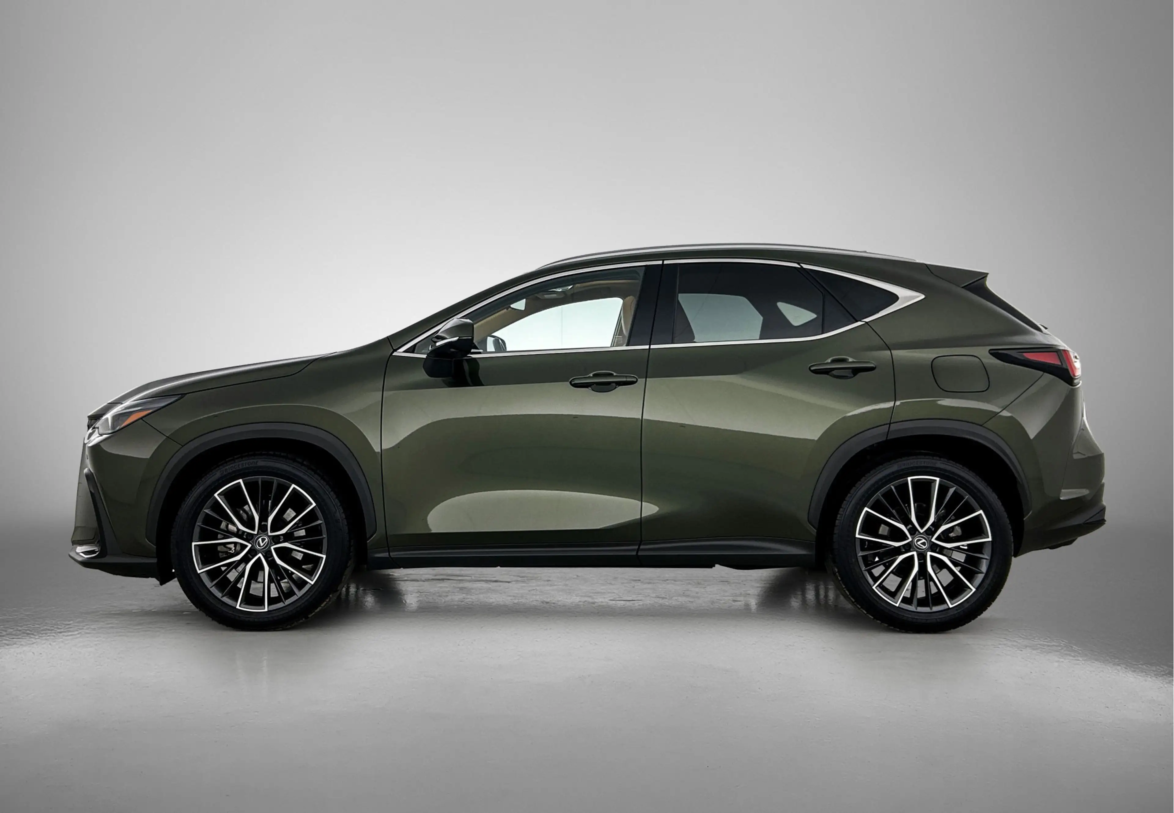 Lexus NX 450h+ AWD Executive Line — photo 3