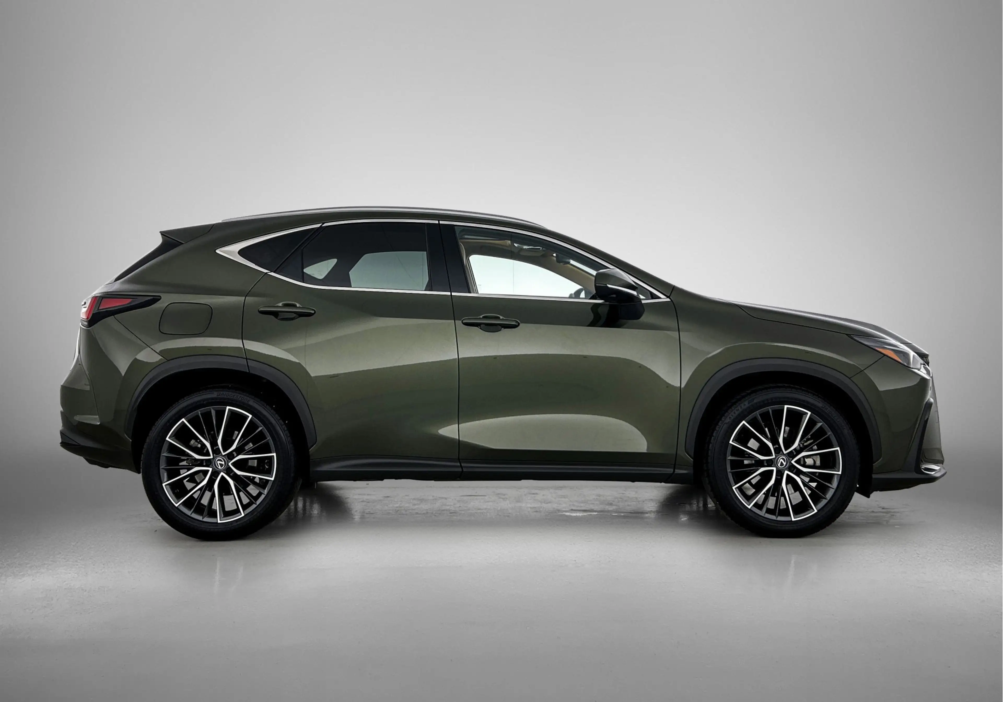Lexus NX 450h+ AWD Executive Line — photo 13