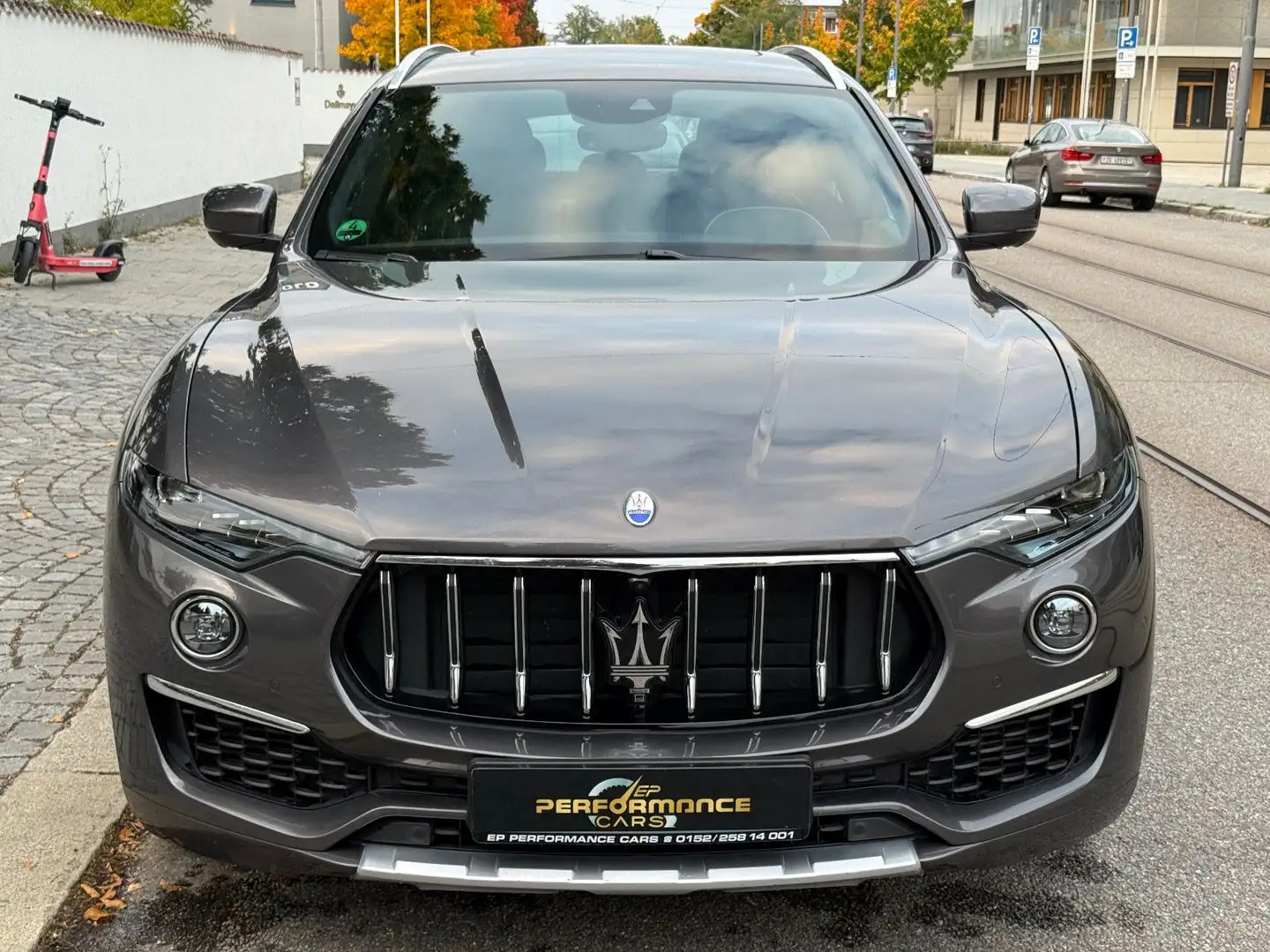 Maserati Levante Benzin 3.0 V6 257kW GRANLUSSO 4x4 Auto Grau - 1
