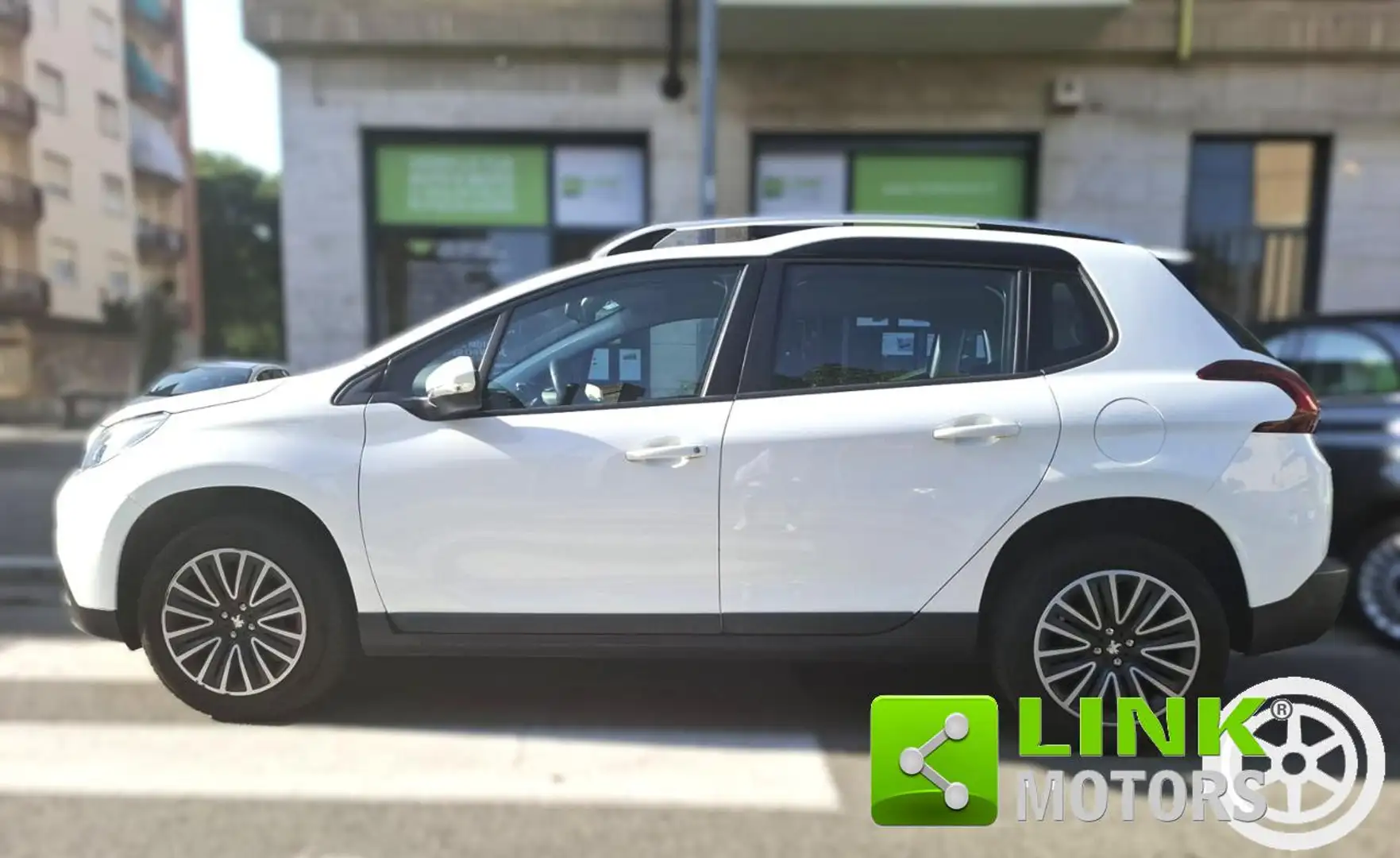 Peugeot 2008 1° serie PureTech 82 Allure UNICO PROPRIETARIO Bianco - 1