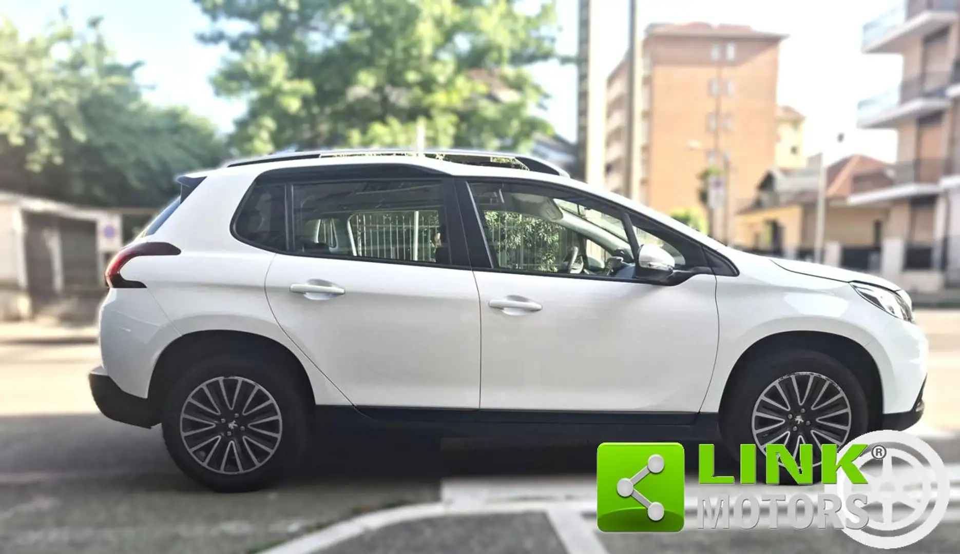 Peugeot 2008 1° serie PureTech 82 Allure UNICO PROPRIETARIO Bianco - 2