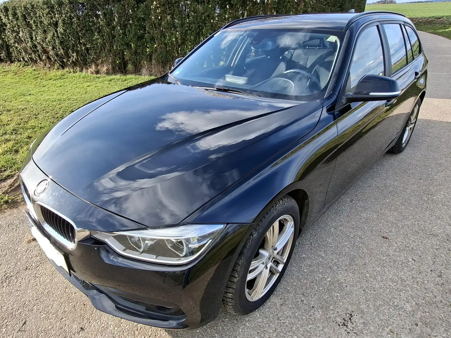 BMW 318 318d Touring Advantage Schwarz - 1