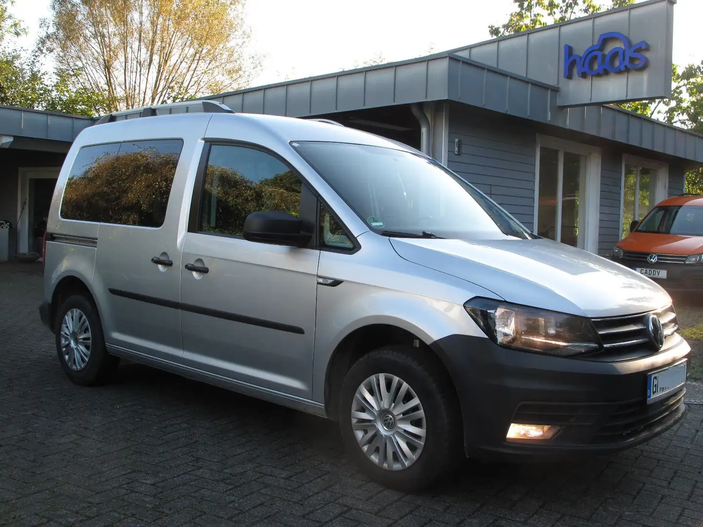 Volkswagen Caddy 2,0 TDI 5-Sitzer N1 LKW-Zulassung  AHK REL Silber - 1