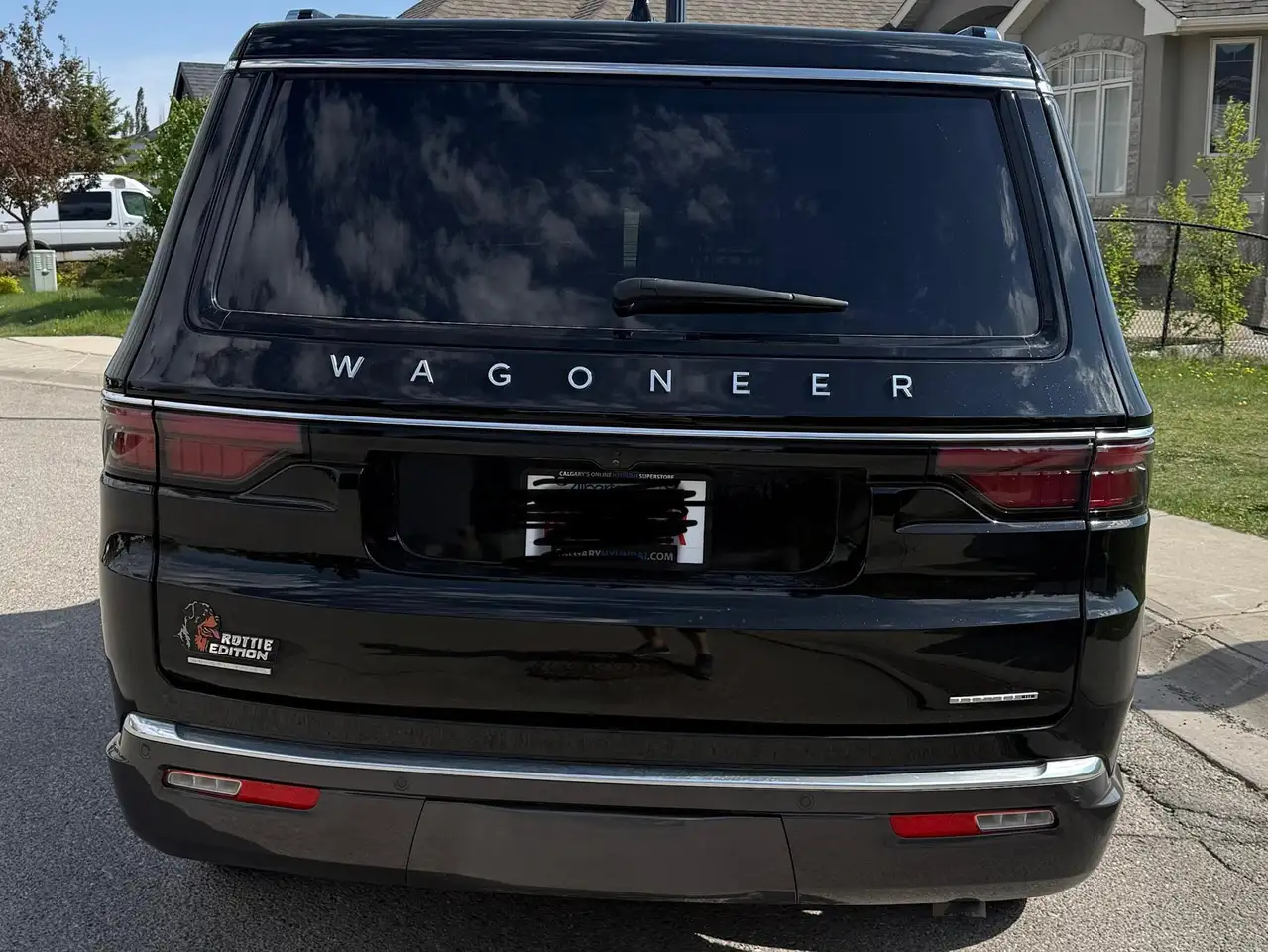 Jeep Wagoneer снимка Jeep Wagoneer