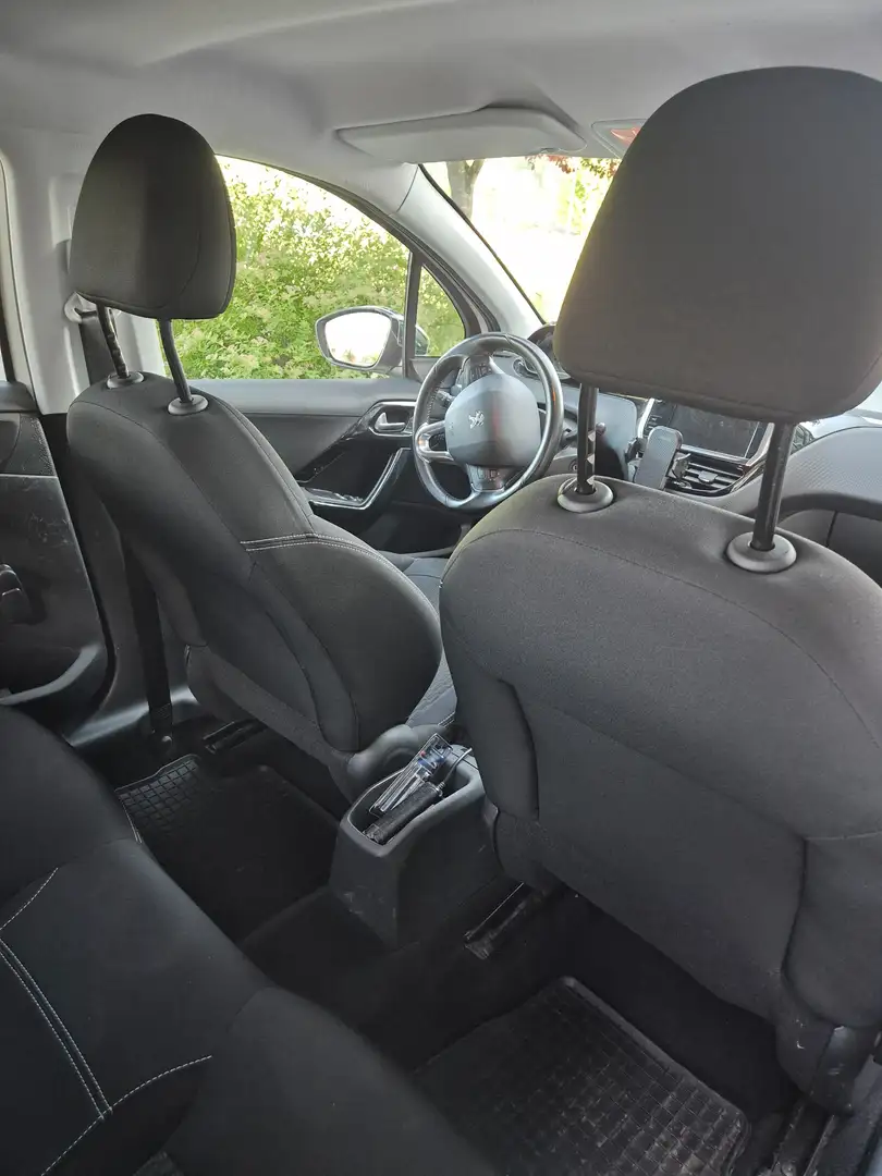 Peugeot 208 208 Style 1,2 PureTech 82Style Weiß - 1
