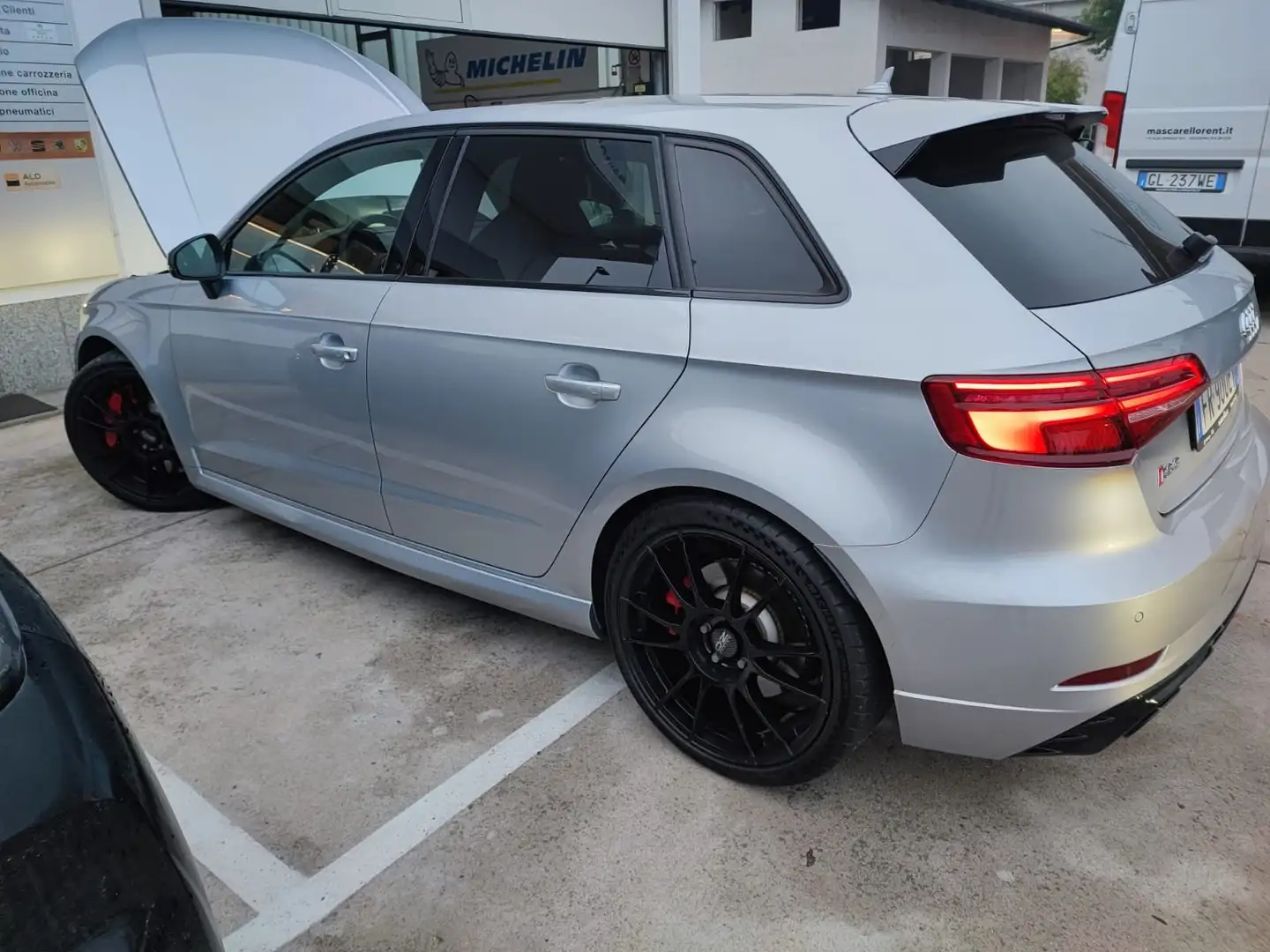 Audi RS3 Sportback 2.5 tfsi quattro s-tronic Silber - 2