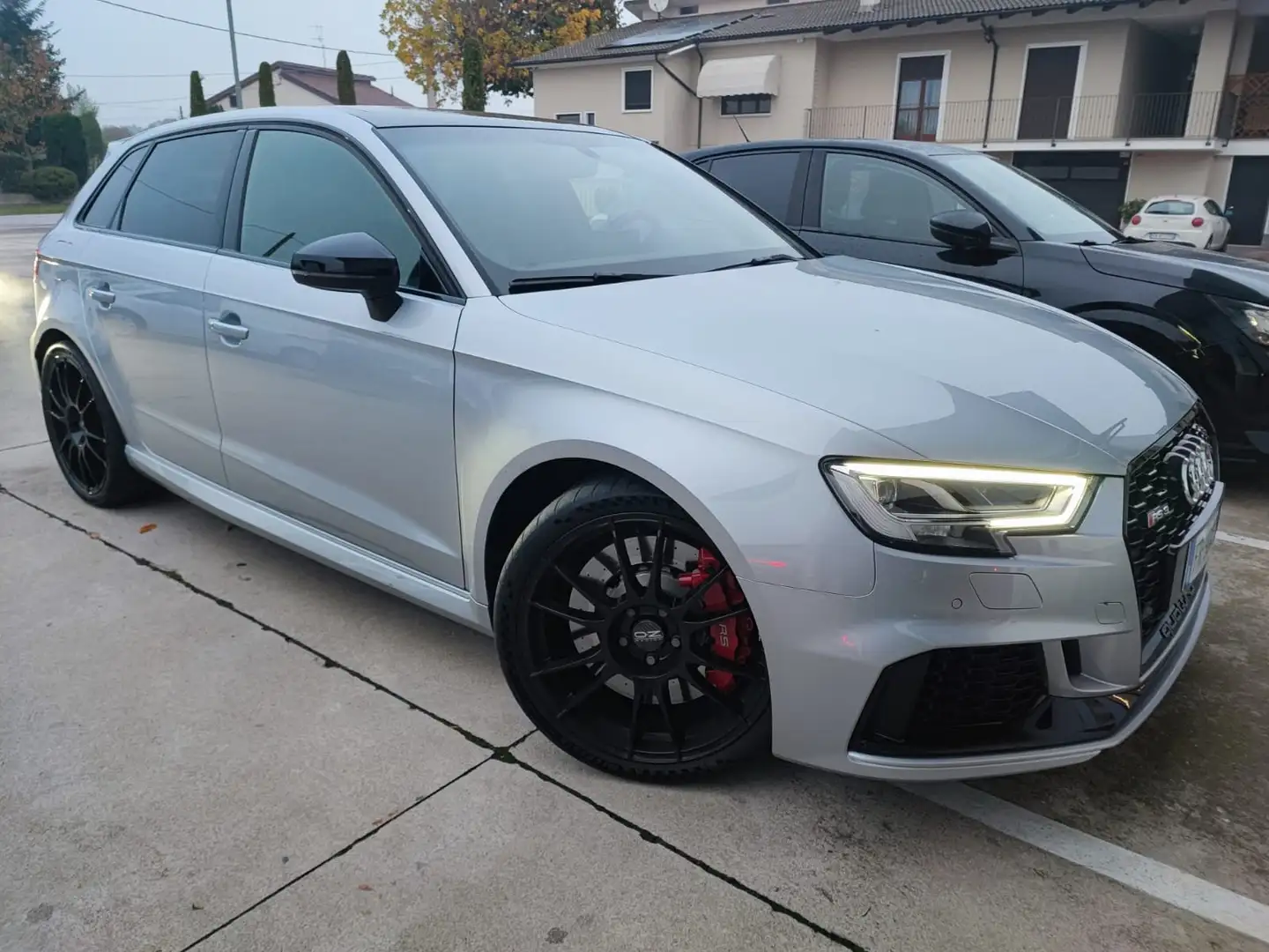Audi RS3 Sportback 2.5 tfsi quattro s-tronic Silber - 1