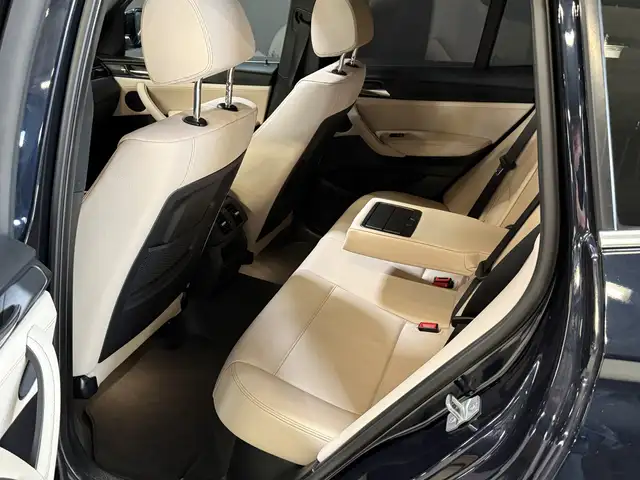 BMW X3 view 16