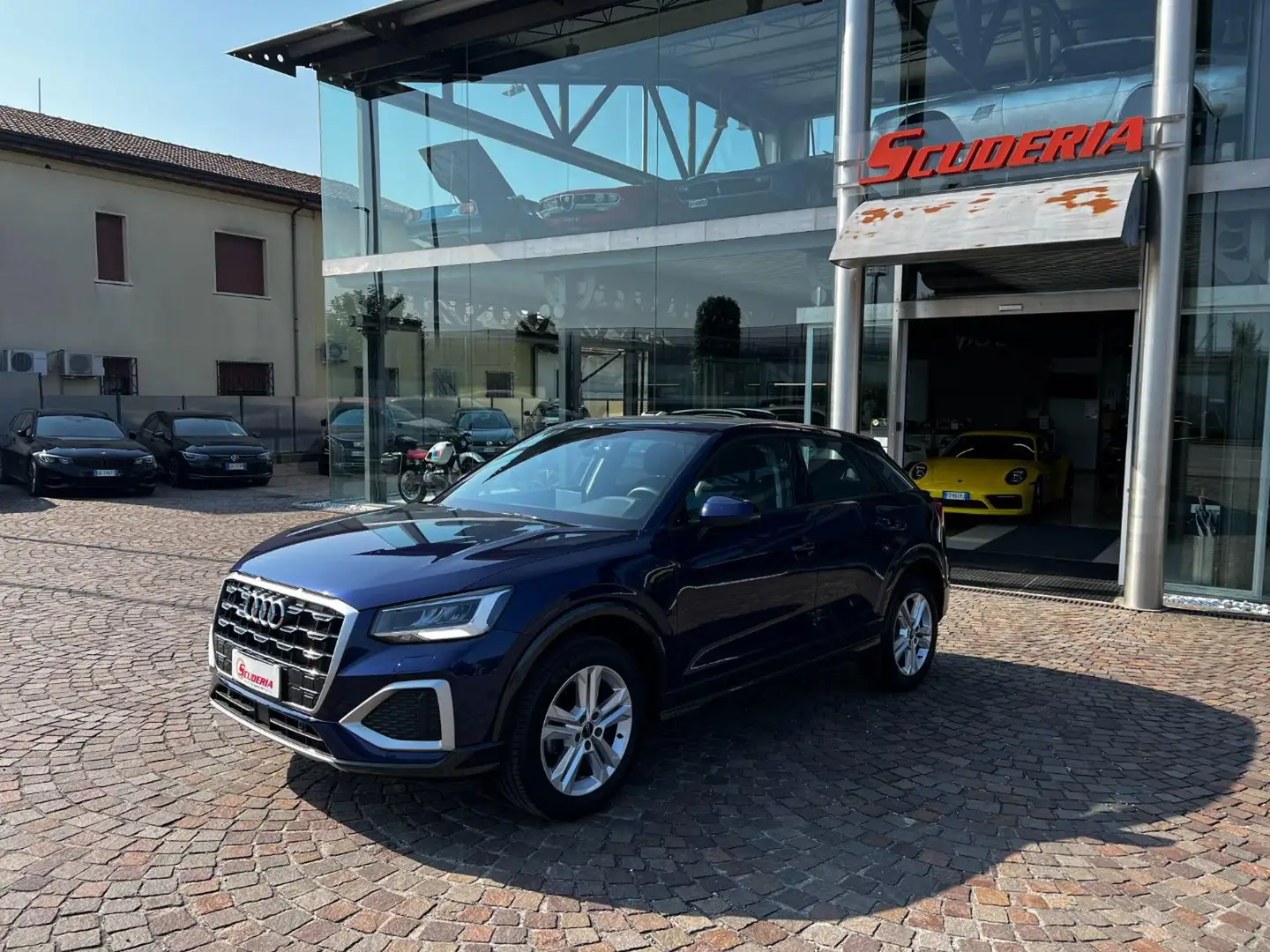 Audi Q2 35 TFSI S tronic Business Advanced Blu/Azzurro - 2