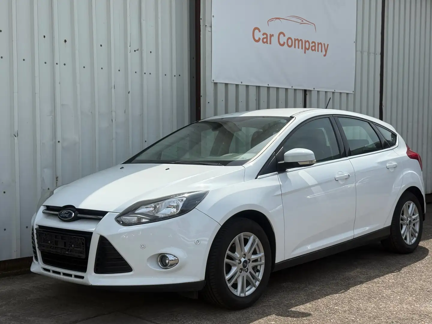 Ford Focus Titanium *1.Hand*Zahnriemen neu*PDC*Winterpaket* Weiß - 1