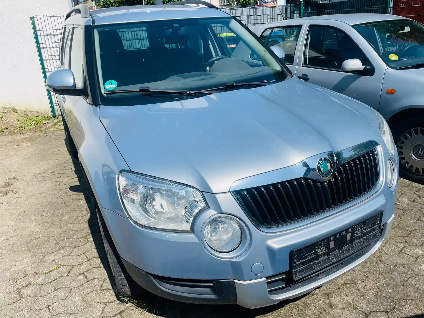 Skoda Yeti 2.0 TDI 4x4 Easy Grau - 1